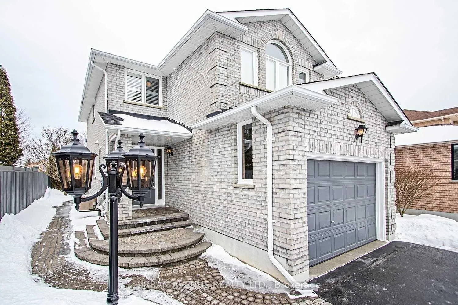 Photo 2 of 5 Caleche Avenue, Clarington, Courtice — HOMEH