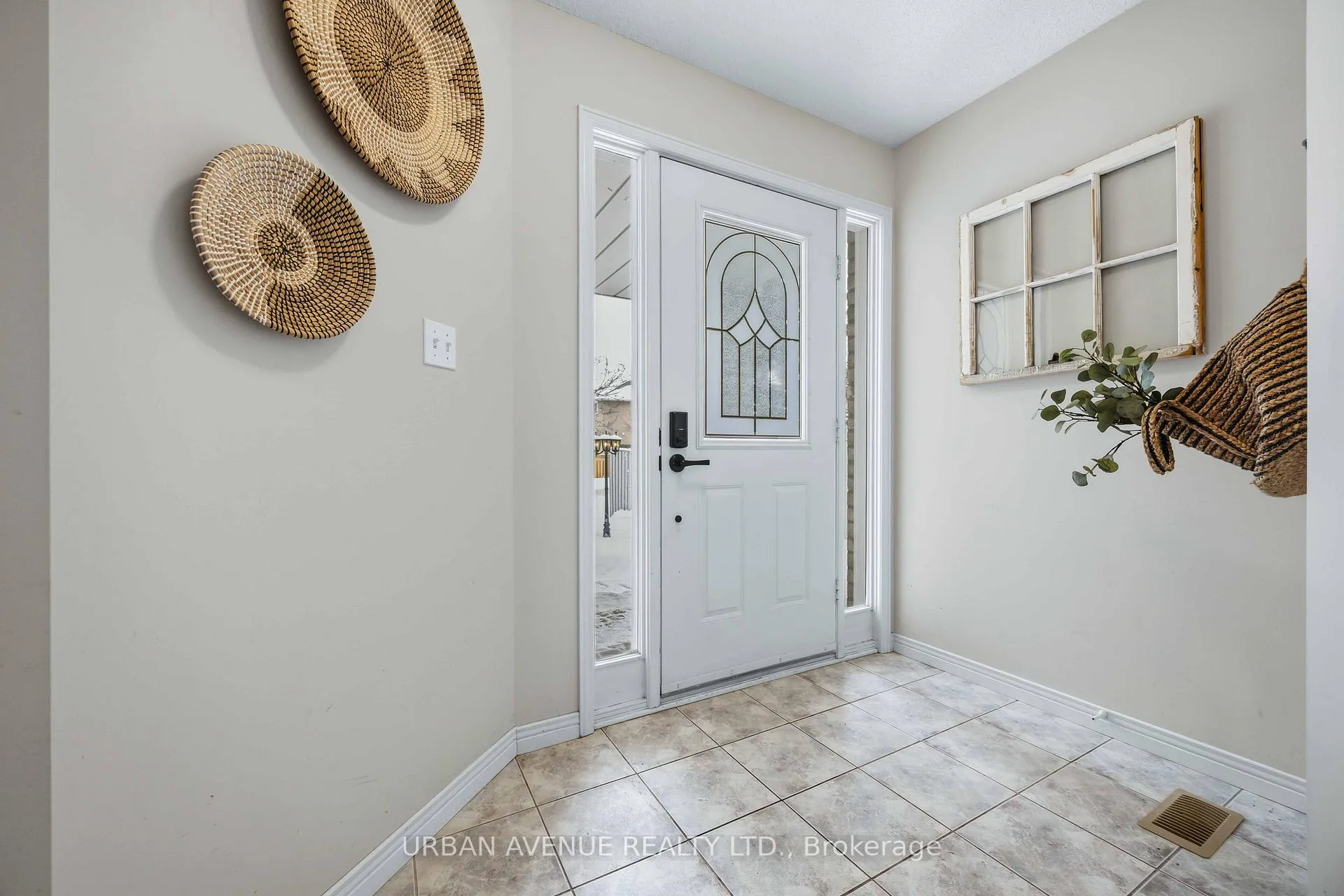 Photo 4 of 5 Caleche Avenue, Clarington, Courtice — HOMEH
