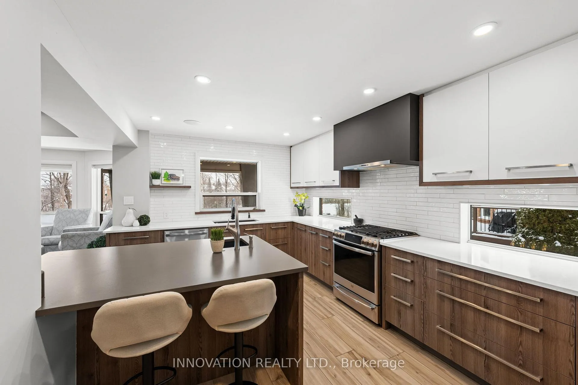 Photo 17 of 38 Rosenfeld Crescent, Ottawa, Kanata - Kanata Lakes/Heritage Hills — HOMEH