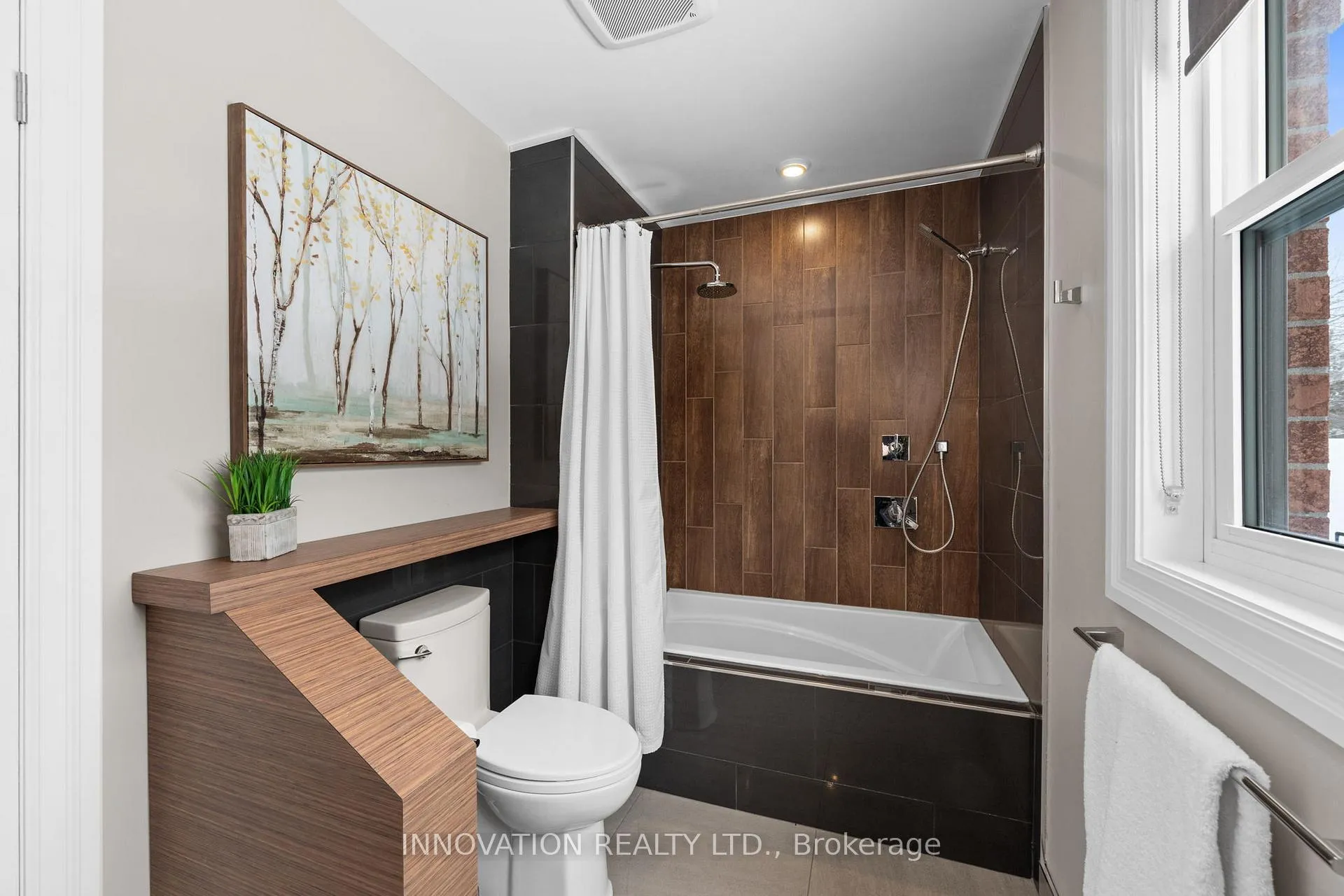 Photo 33 of 38 Rosenfeld Crescent, Ottawa, Kanata - Kanata Lakes/Heritage Hills — HOMEH