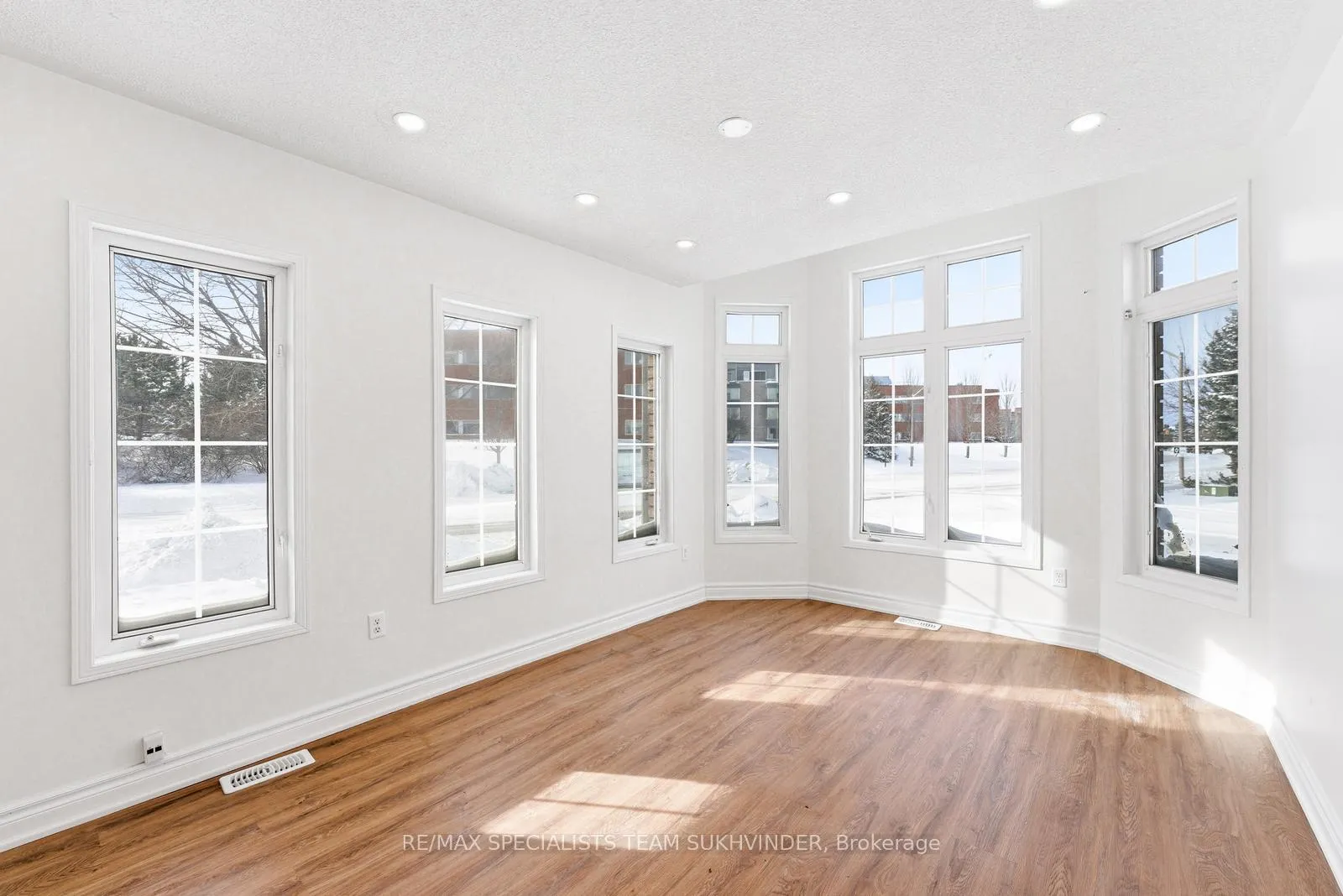 Photo 8 of 2 Thunderbird Trail, Brampton, Sandringham-Wellington — HOMEH