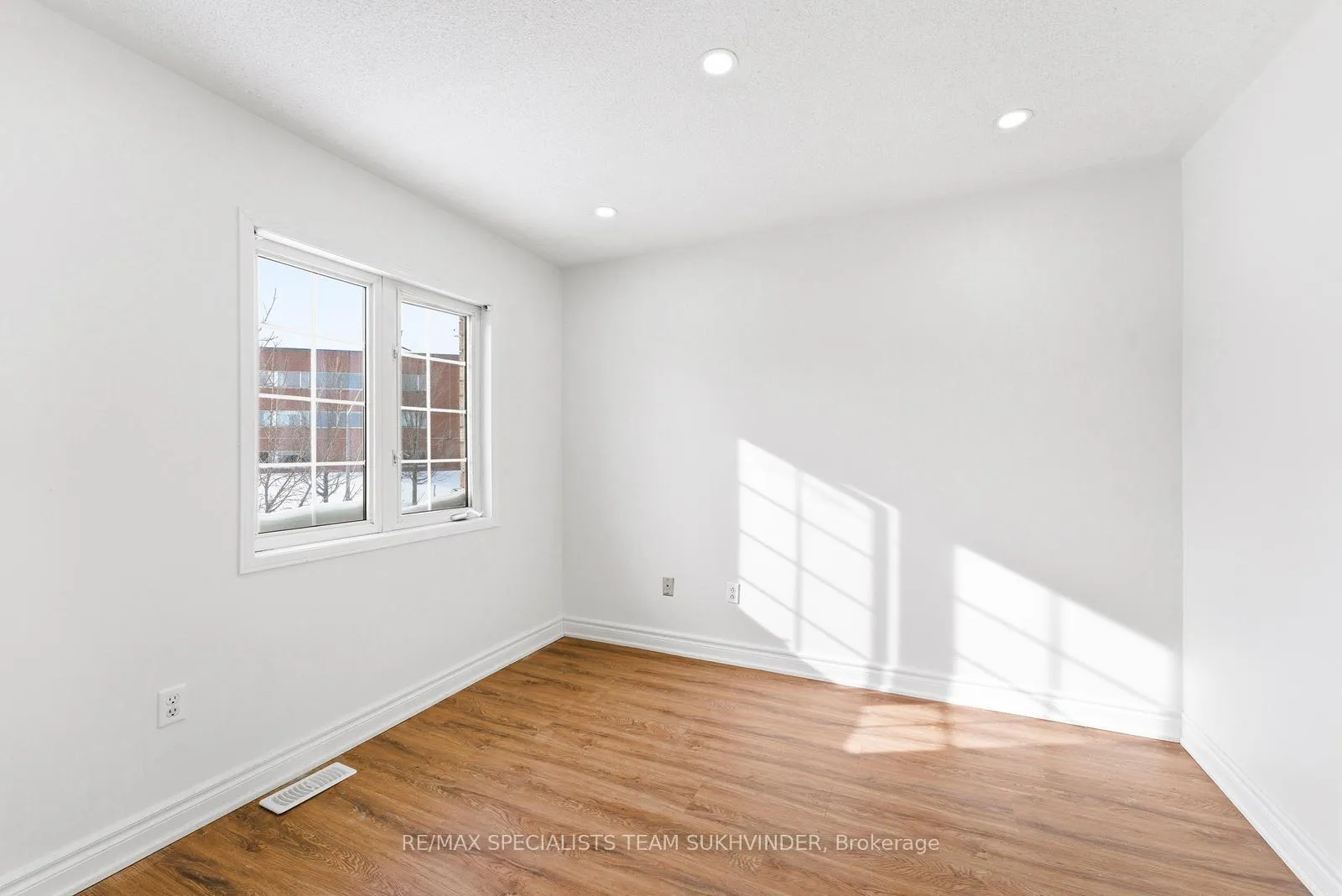 Photo 32 of 2 Thunderbird Trail, Brampton, Sandringham-Wellington — HOMEH