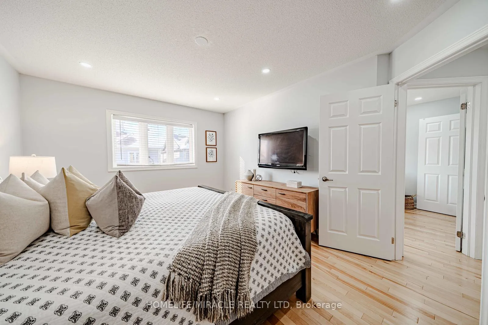 Photo 19 of 113 James Govan Drive, Whitby, Port Whitby — HOMEH