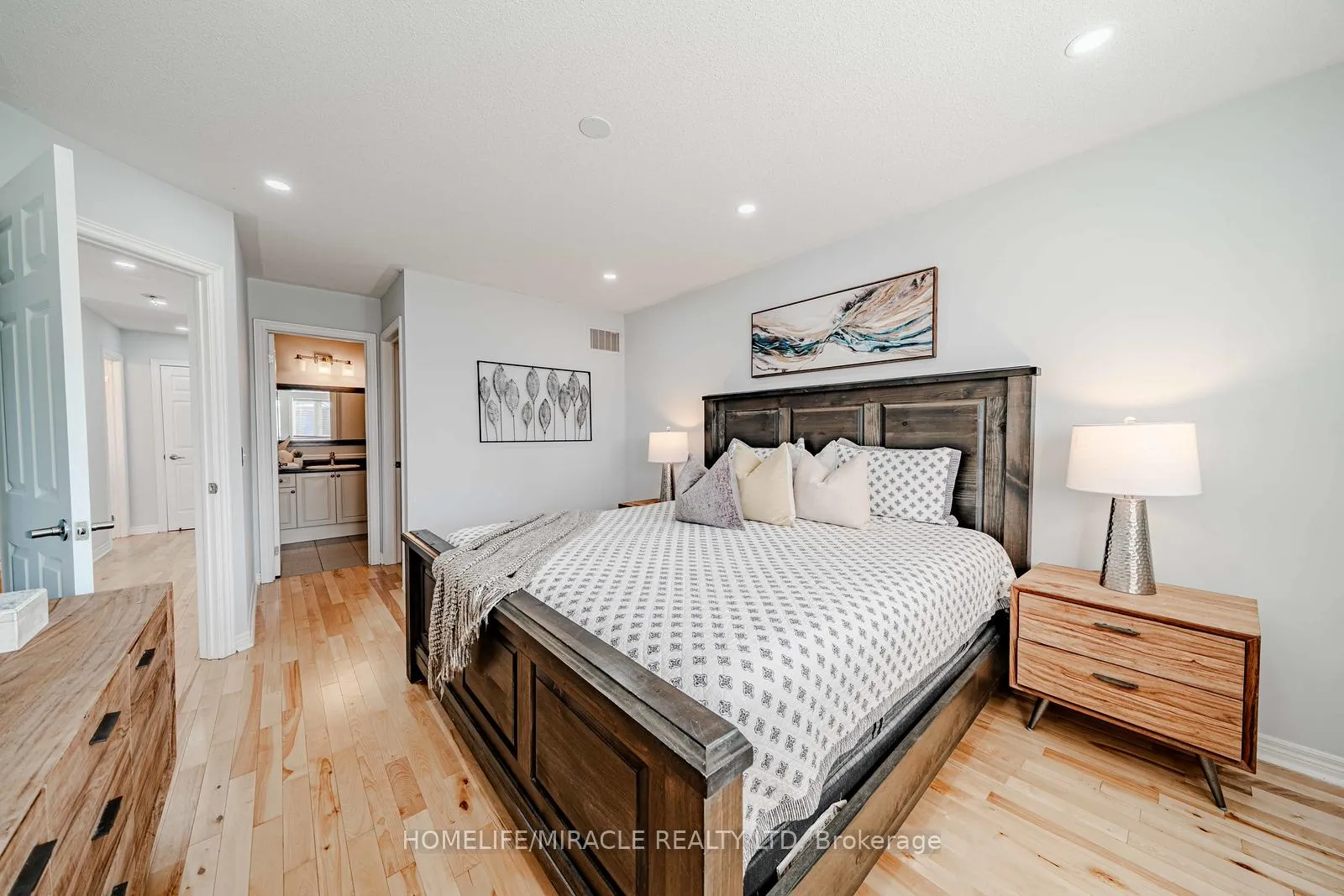 Photo 20 of 113 James Govan Drive, Whitby, Port Whitby — HOMEH