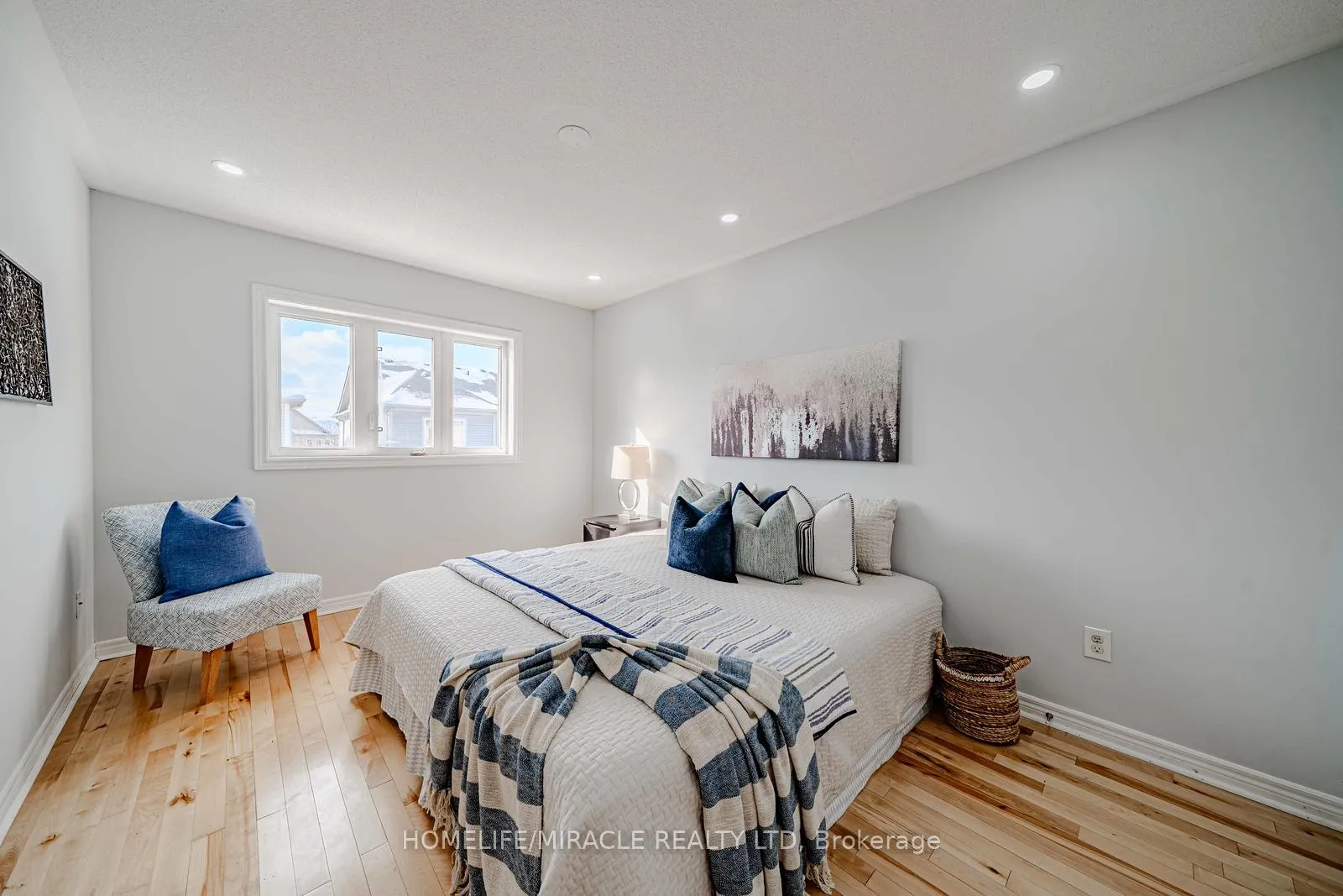 Photo 23 of 113 James Govan Drive, Whitby, Port Whitby — HOMEH