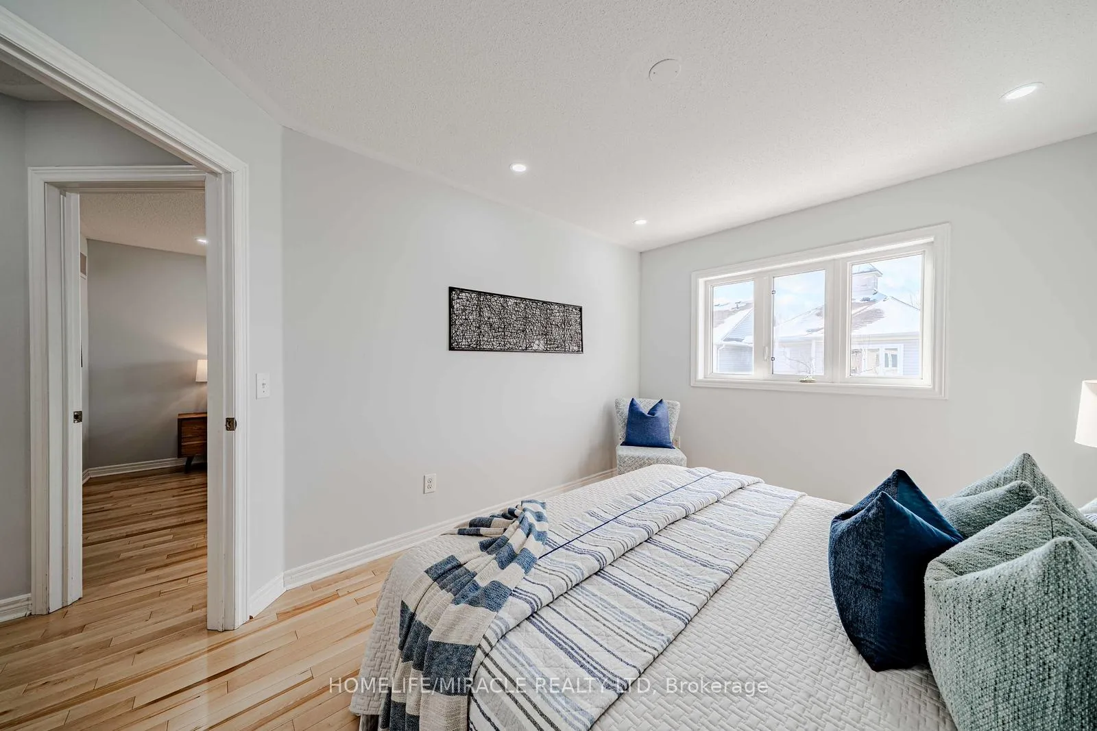 Photo 24 of 113 James Govan Drive, Whitby, Port Whitby — HOMEH