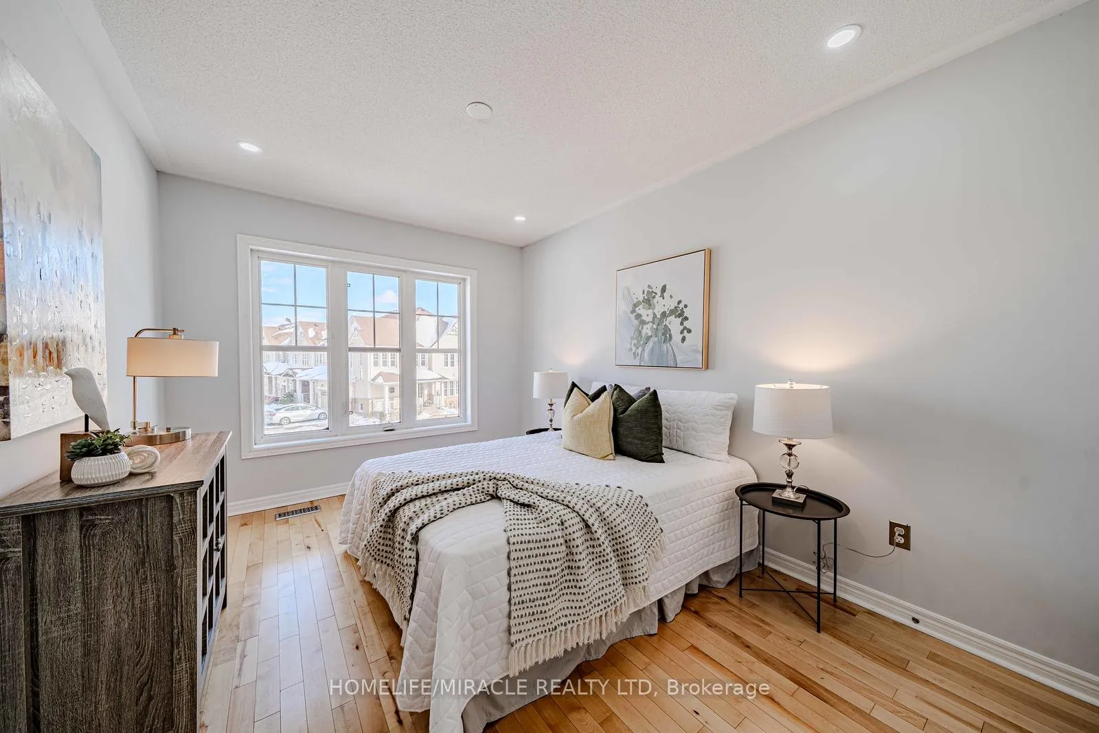 Photo 27 of 113 James Govan Drive, Whitby, Port Whitby — HOMEH