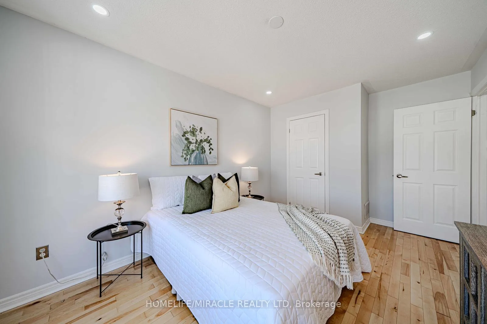Photo 29 of 113 James Govan Drive, Whitby, Port Whitby — HOMEH