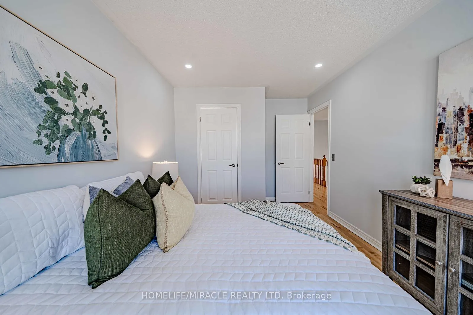 Photo 30 of 113 James Govan Drive, Whitby, Port Whitby — HOMEH