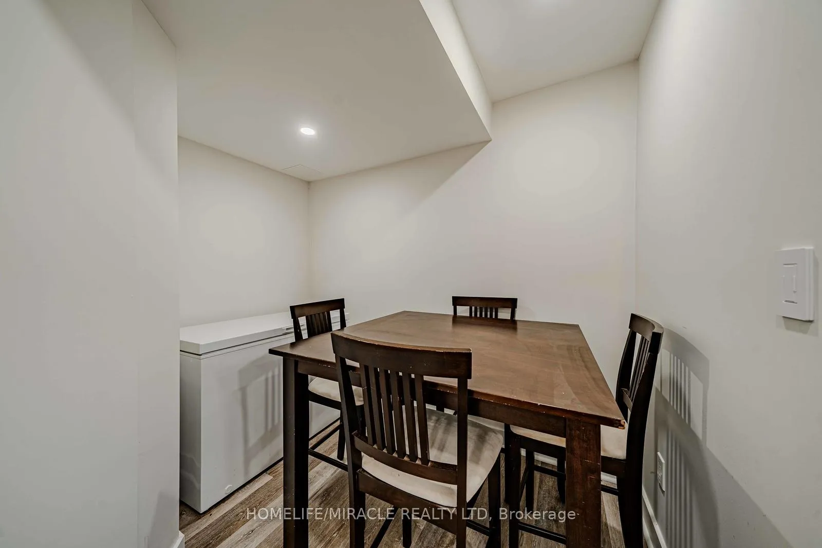 Photo 39 of 113 James Govan Drive, Whitby, Port Whitby — HOMEH