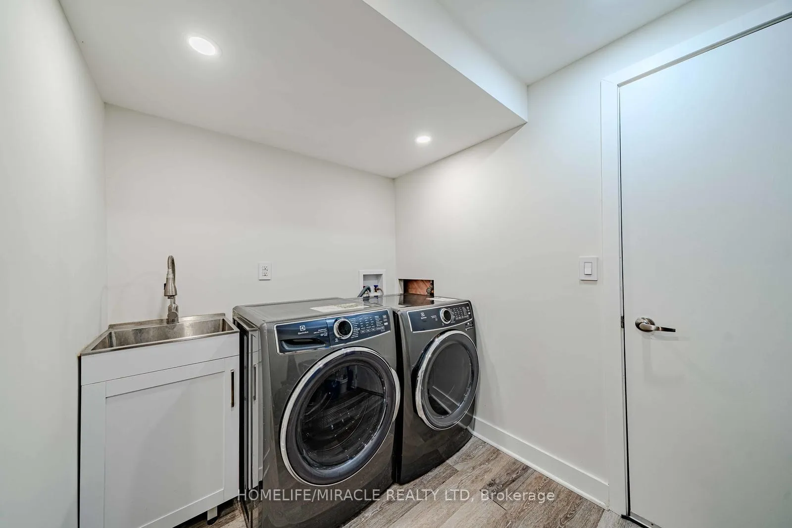 Photo 41 of 113 James Govan Drive, Whitby, Port Whitby — HOMEH