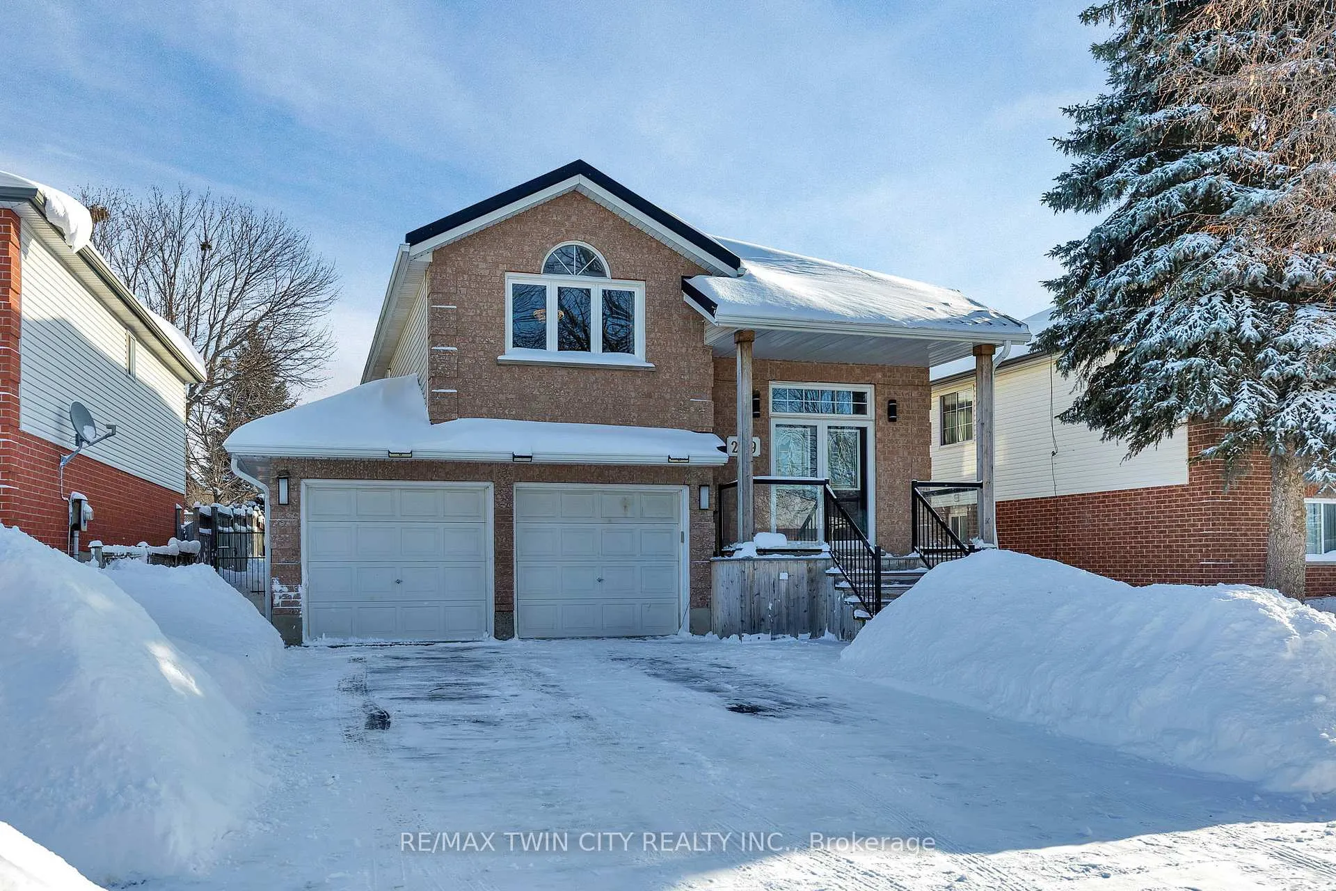 Photo 1 of 299 Erinbrook Drive, Kitchener — HOMEH