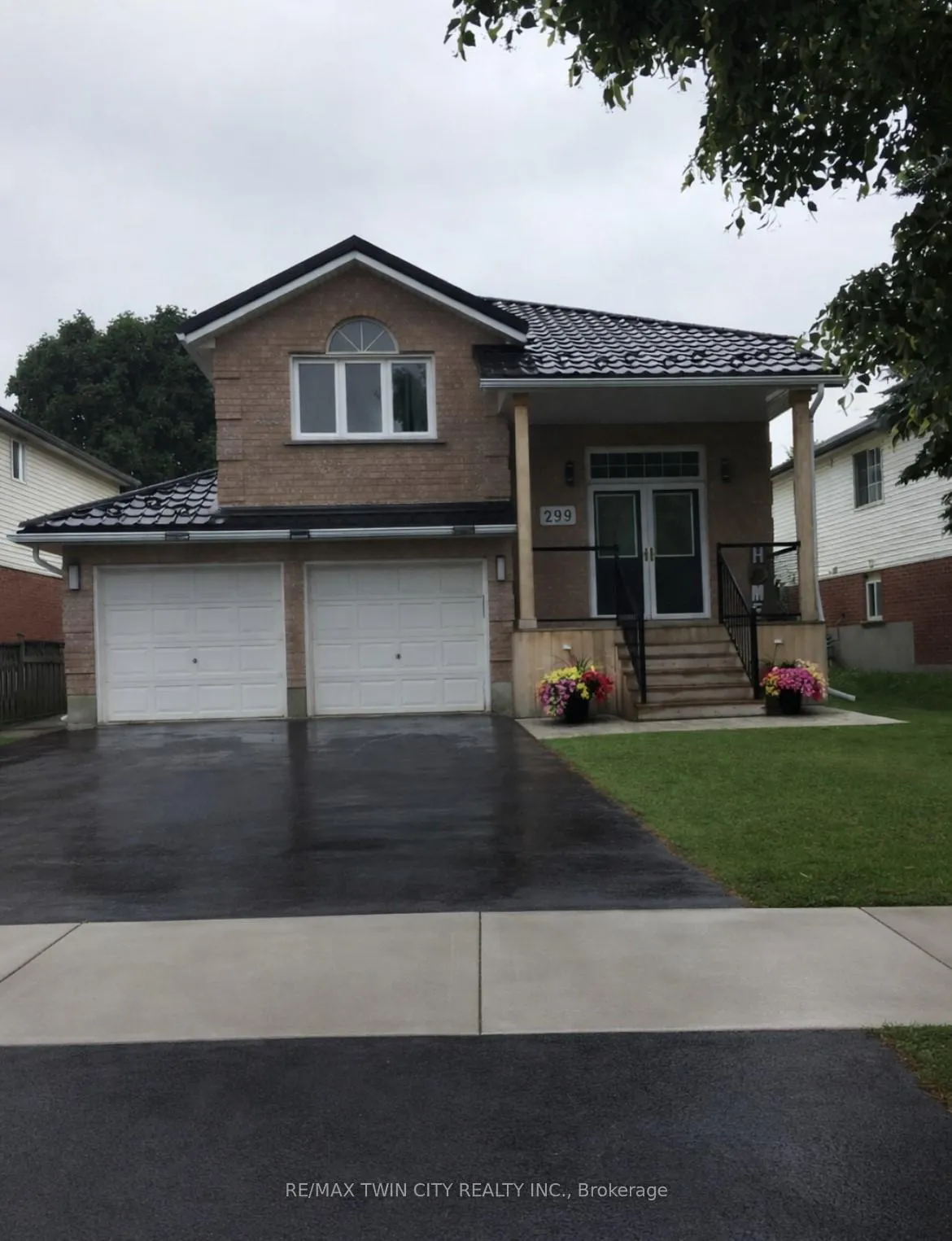Photo 2 of 299 Erinbrook Drive, Kitchener — HOMEH