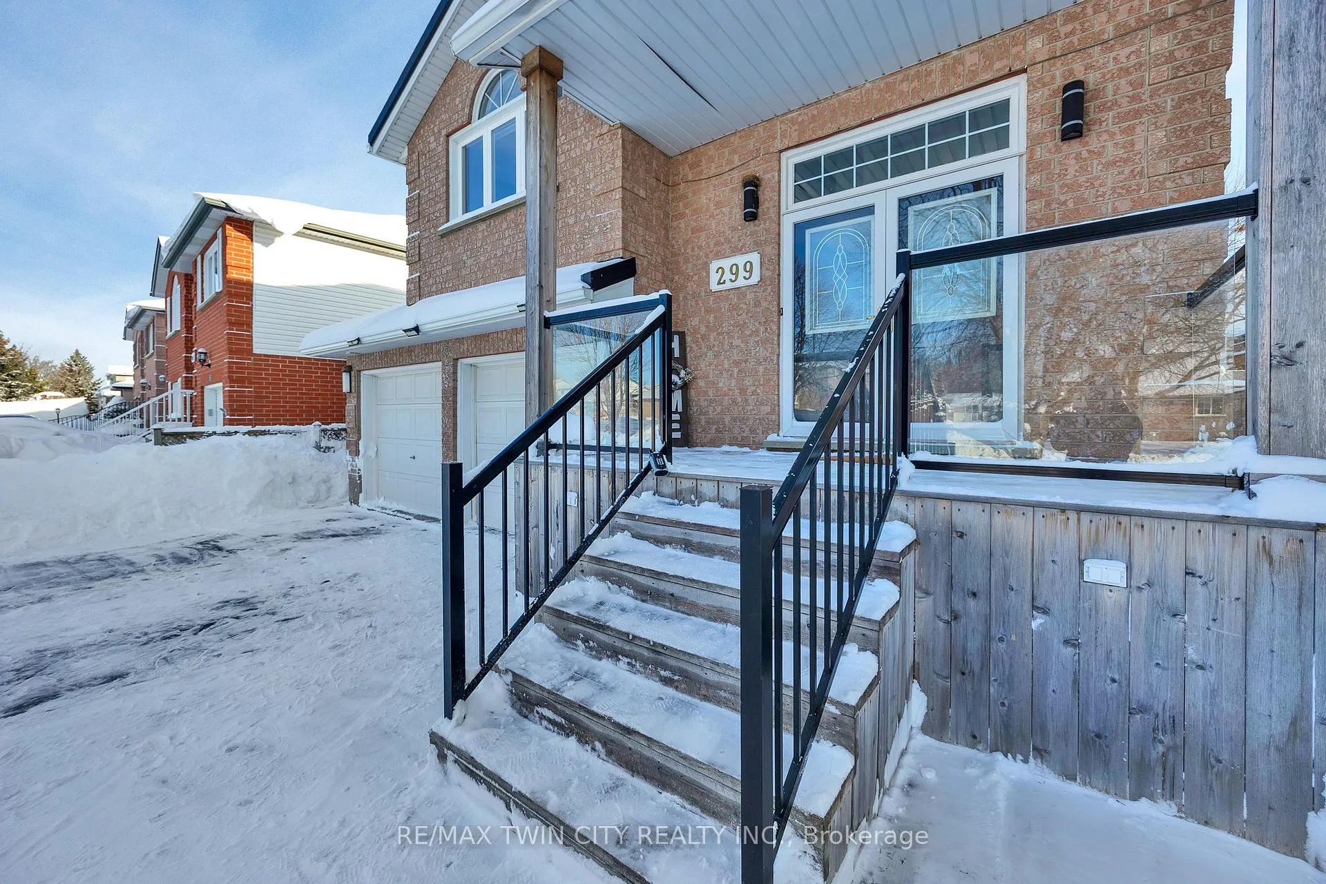 Photo 3 of 299 Erinbrook Drive, Kitchener — HOMEH