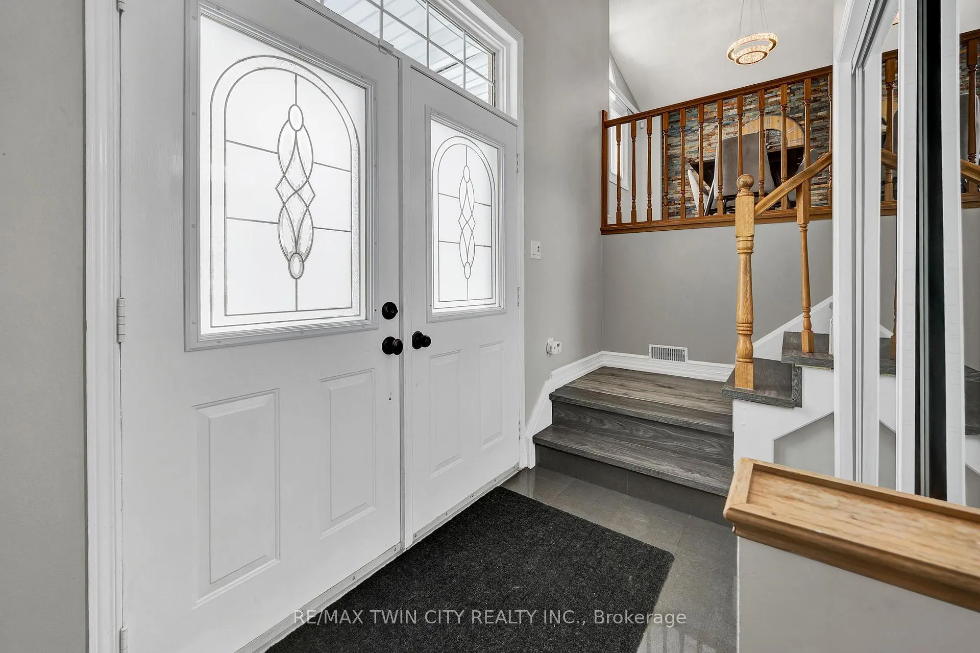 Photo 4 of 299 Erinbrook Drive, Kitchener — HOMEH