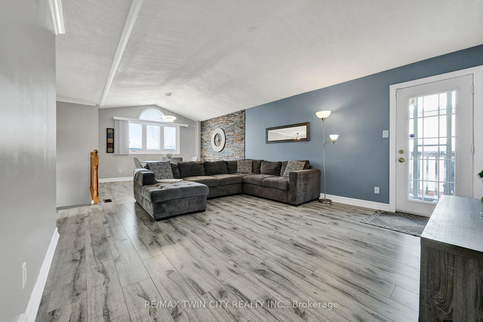 Photo 5 of 299 Erinbrook Drive, Kitchener — HOMEH