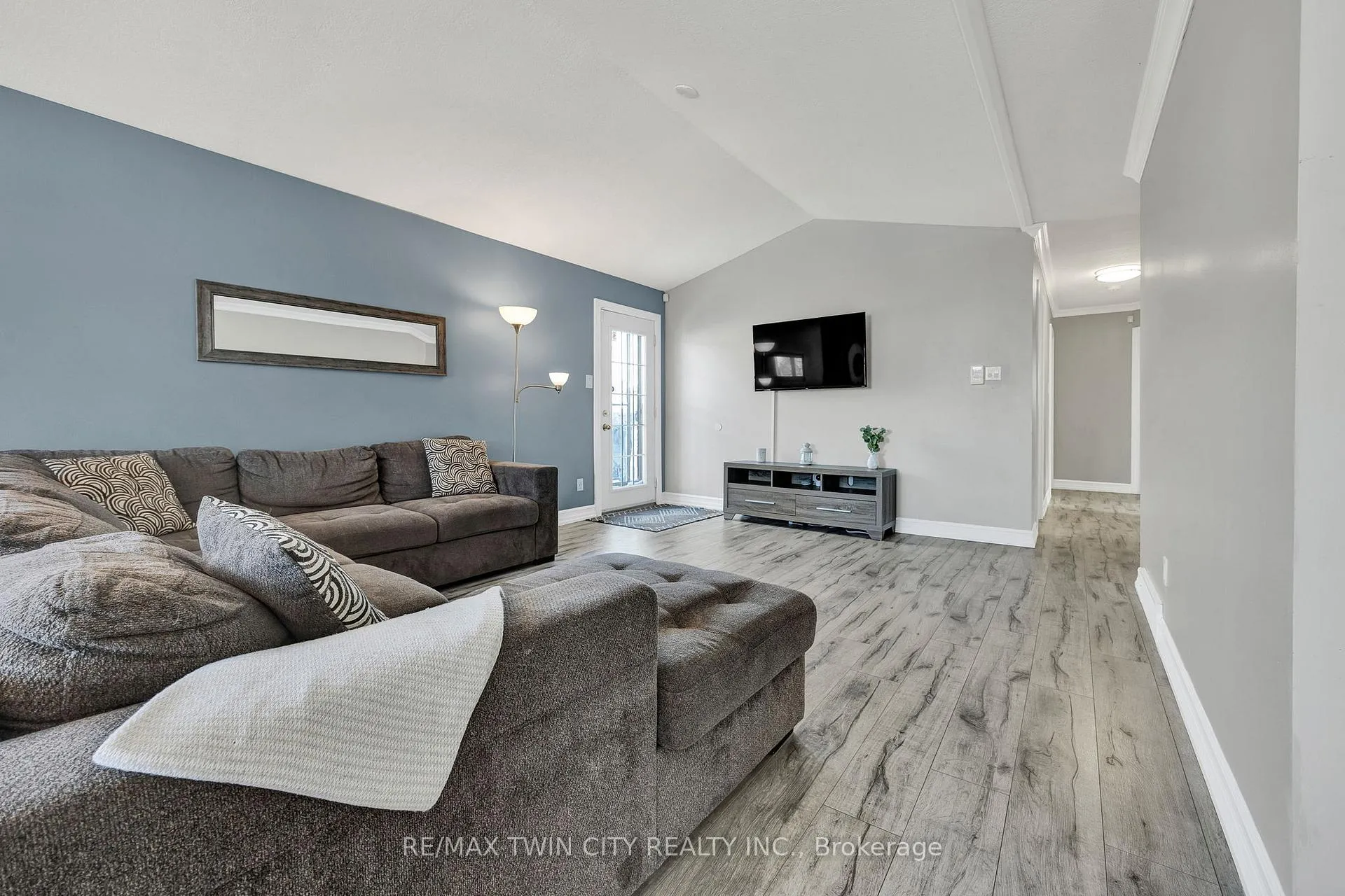 Photo 6 of 299 Erinbrook Drive, Kitchener — HOMEH