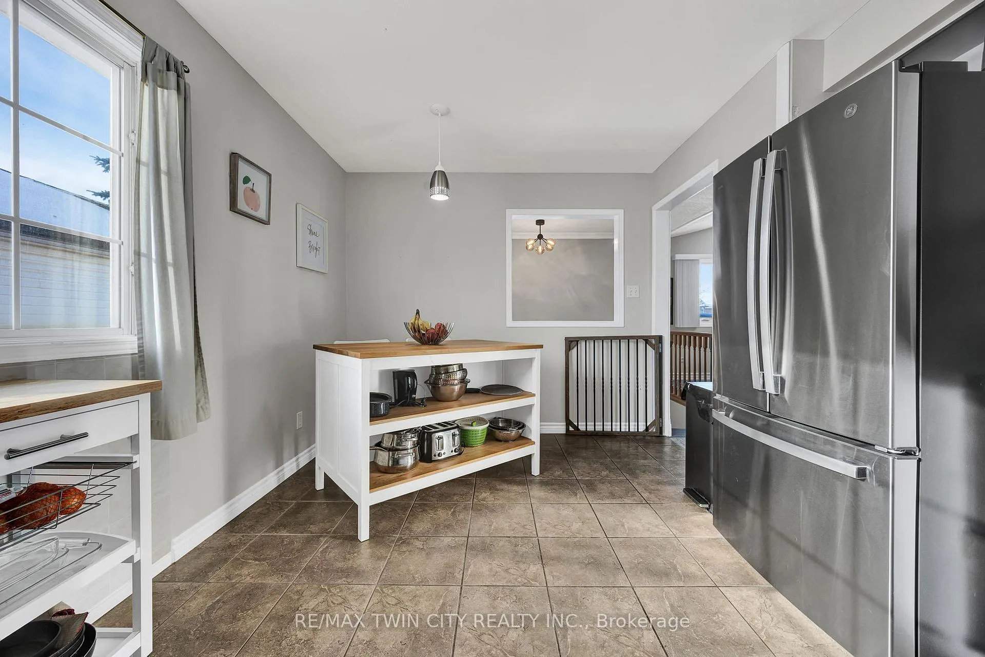 Photo 11 of 299 Erinbrook Drive, Kitchener — HOMEH