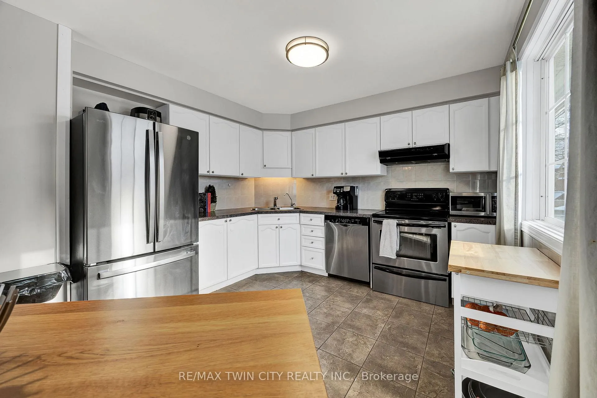 Photo 12 of 299 Erinbrook Drive, Kitchener — HOMEH