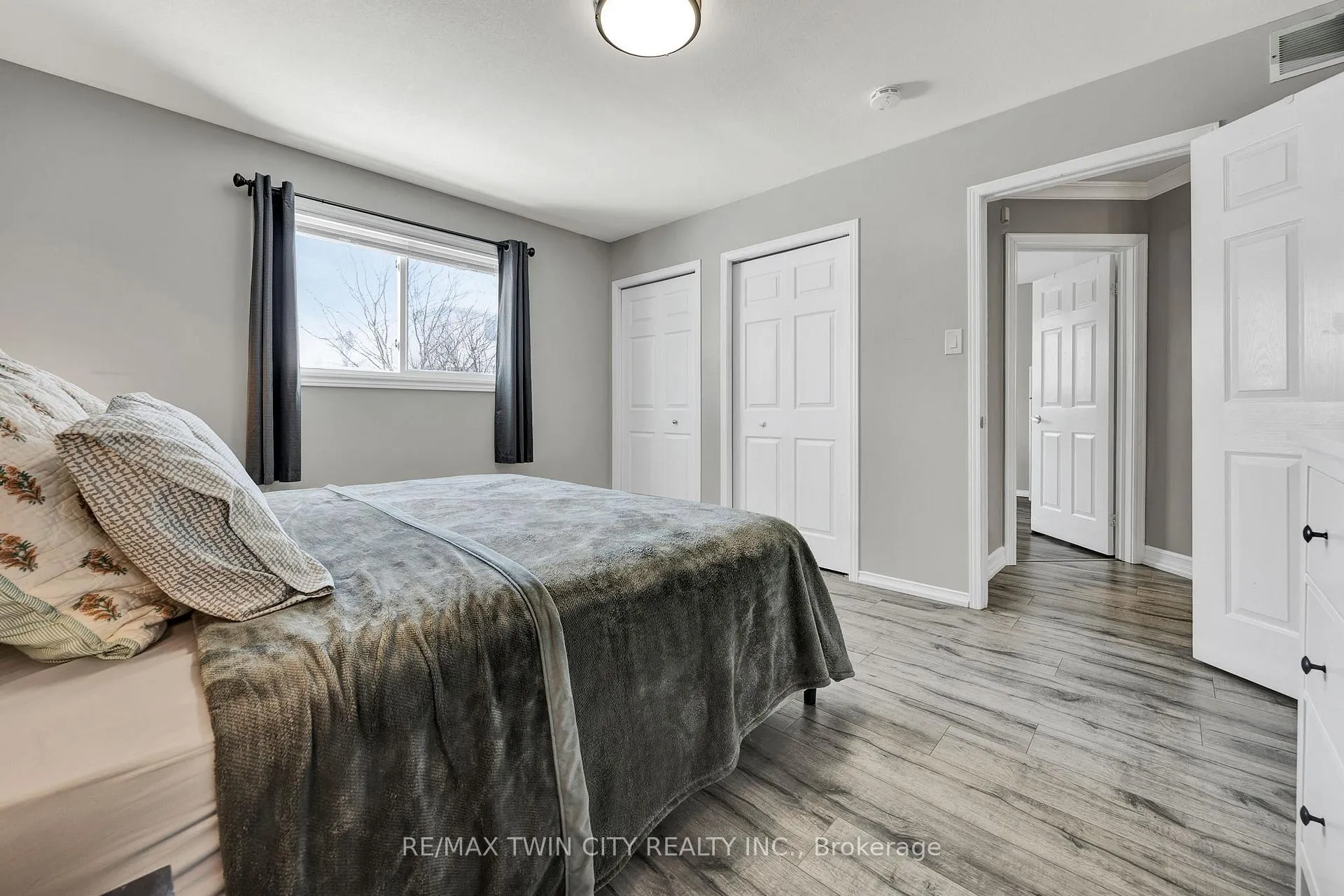 Photo 14 of 299 Erinbrook Drive, Kitchener — HOMEH
