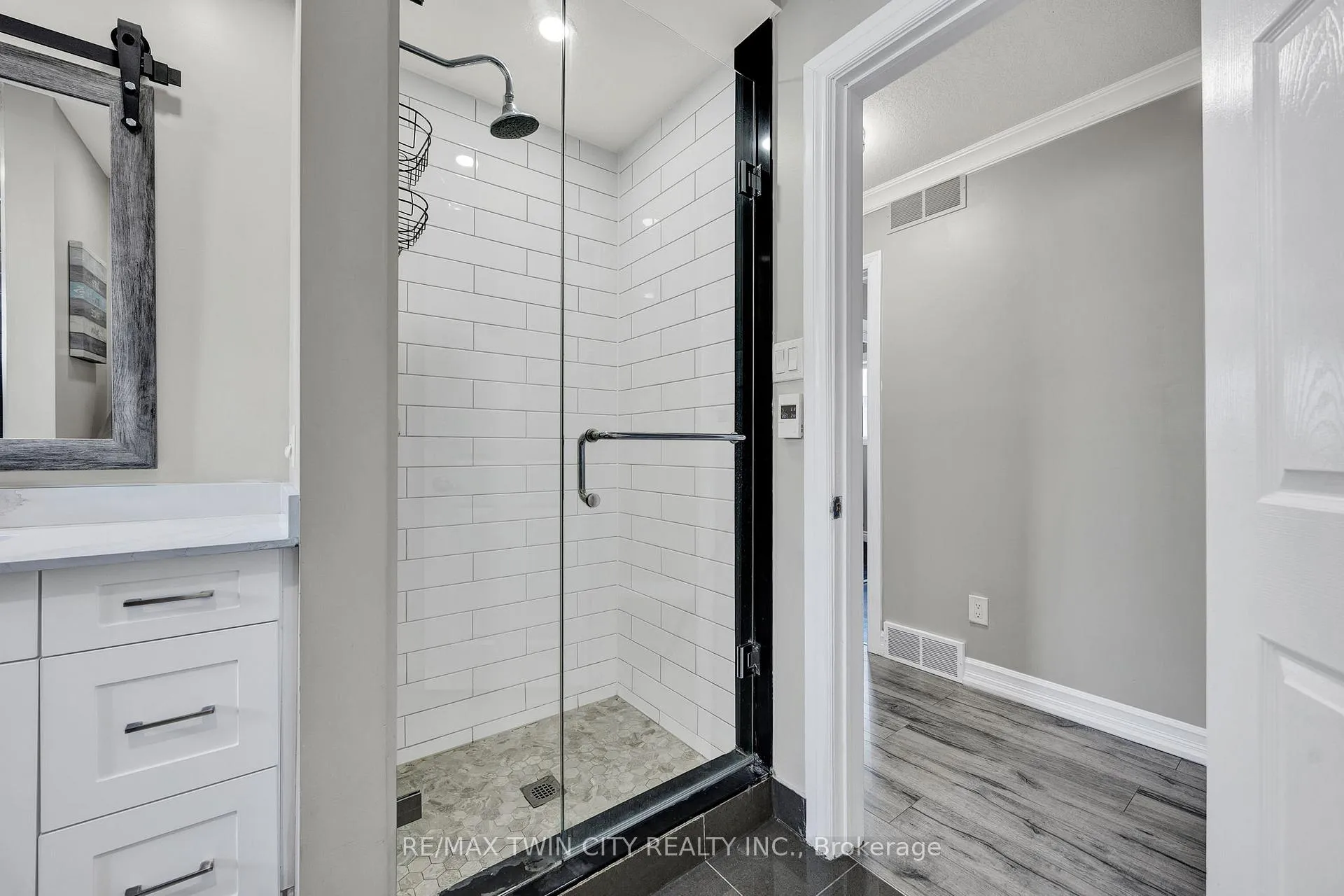 Photo 16 of 299 Erinbrook Drive, Kitchener — HOMEH