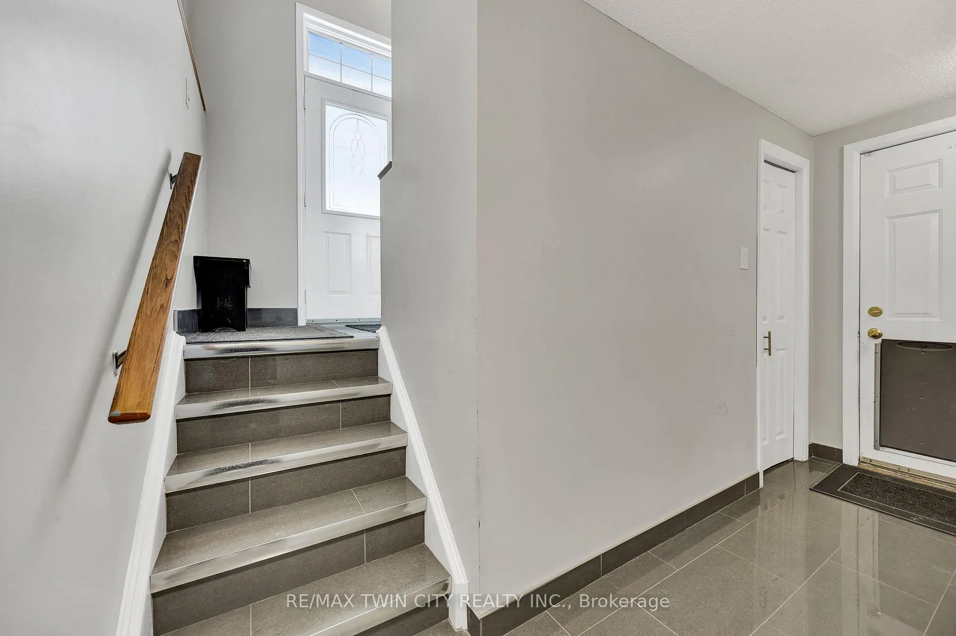Photo 19 of 299 Erinbrook Drive, Kitchener — HOMEH