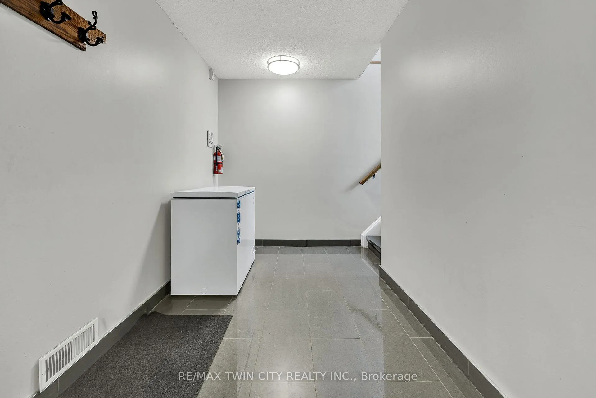 Photo 20 of 299 Erinbrook Drive, Kitchener — HOMEH