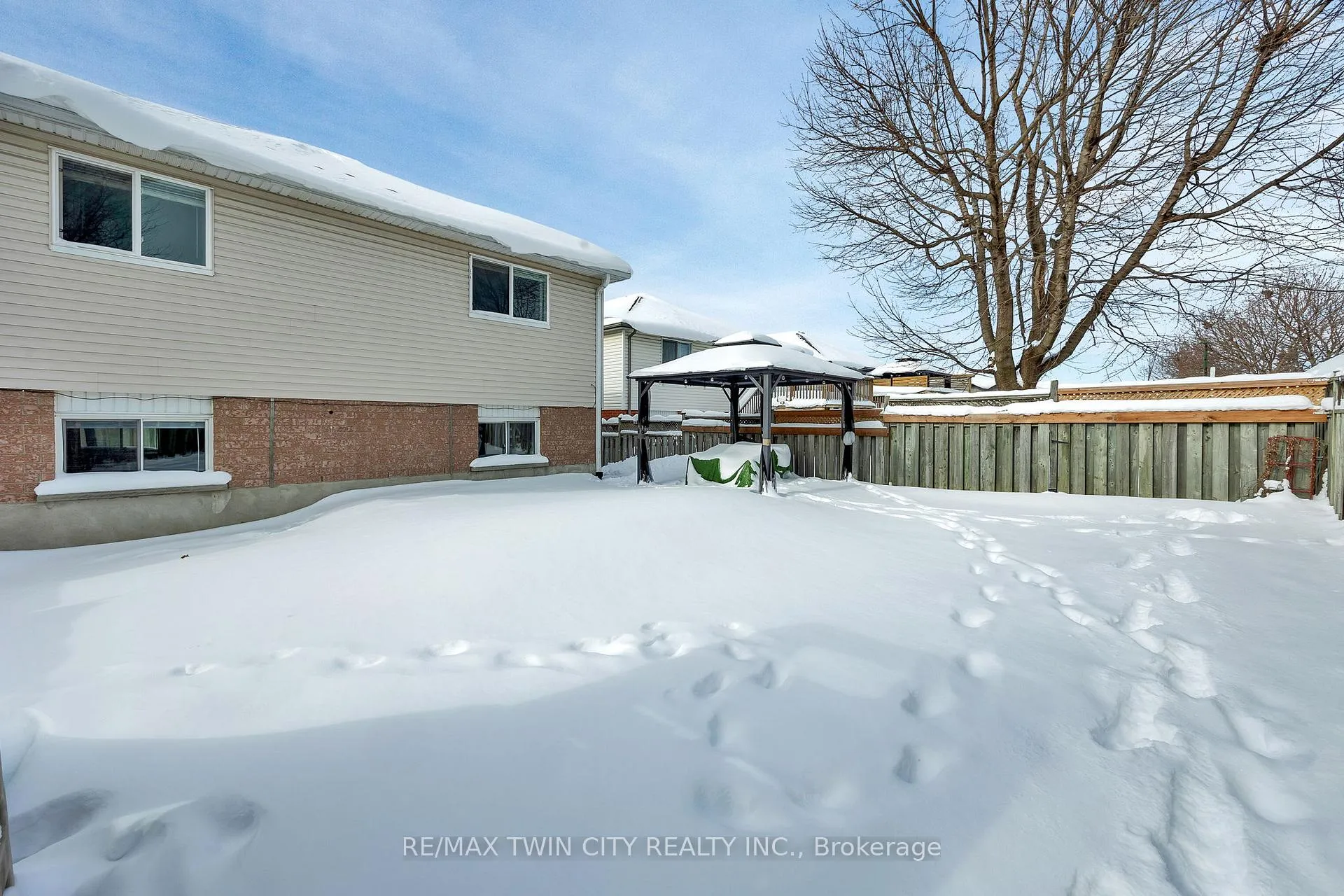 Photo 33 of 299 Erinbrook Drive, Kitchener — HOMEH