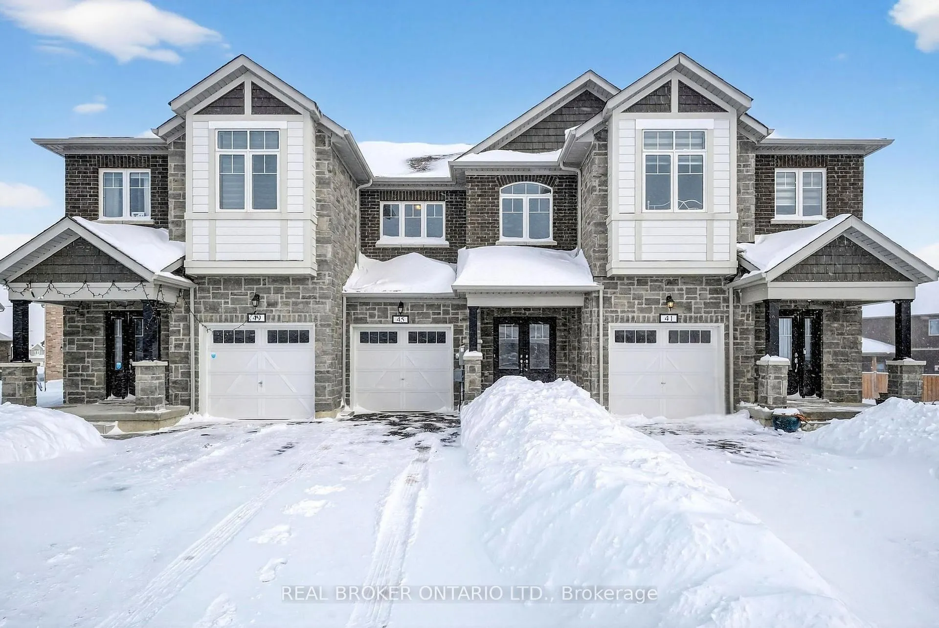 Front of 45 Sapphire Way