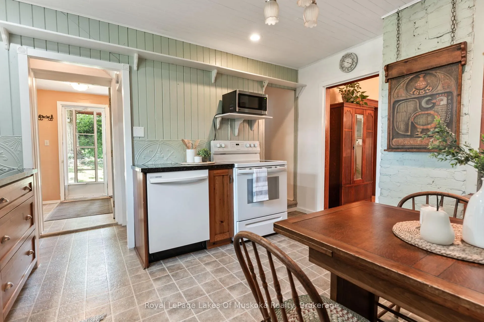 Photo 16 of 229 Fraserburg Road, Bracebridge, Macaulay — HOMEH