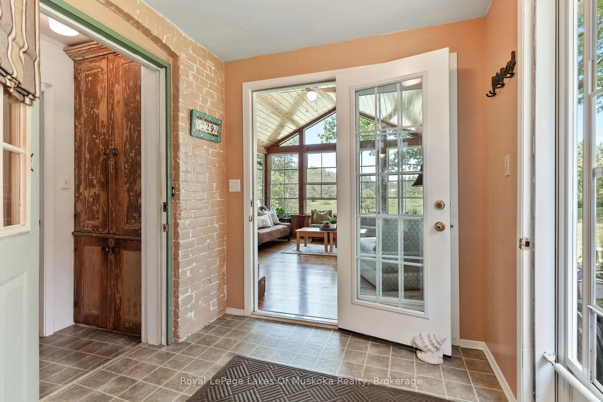 Photo 18 of 229 Fraserburg Road, Bracebridge, Macaulay — HOMEH