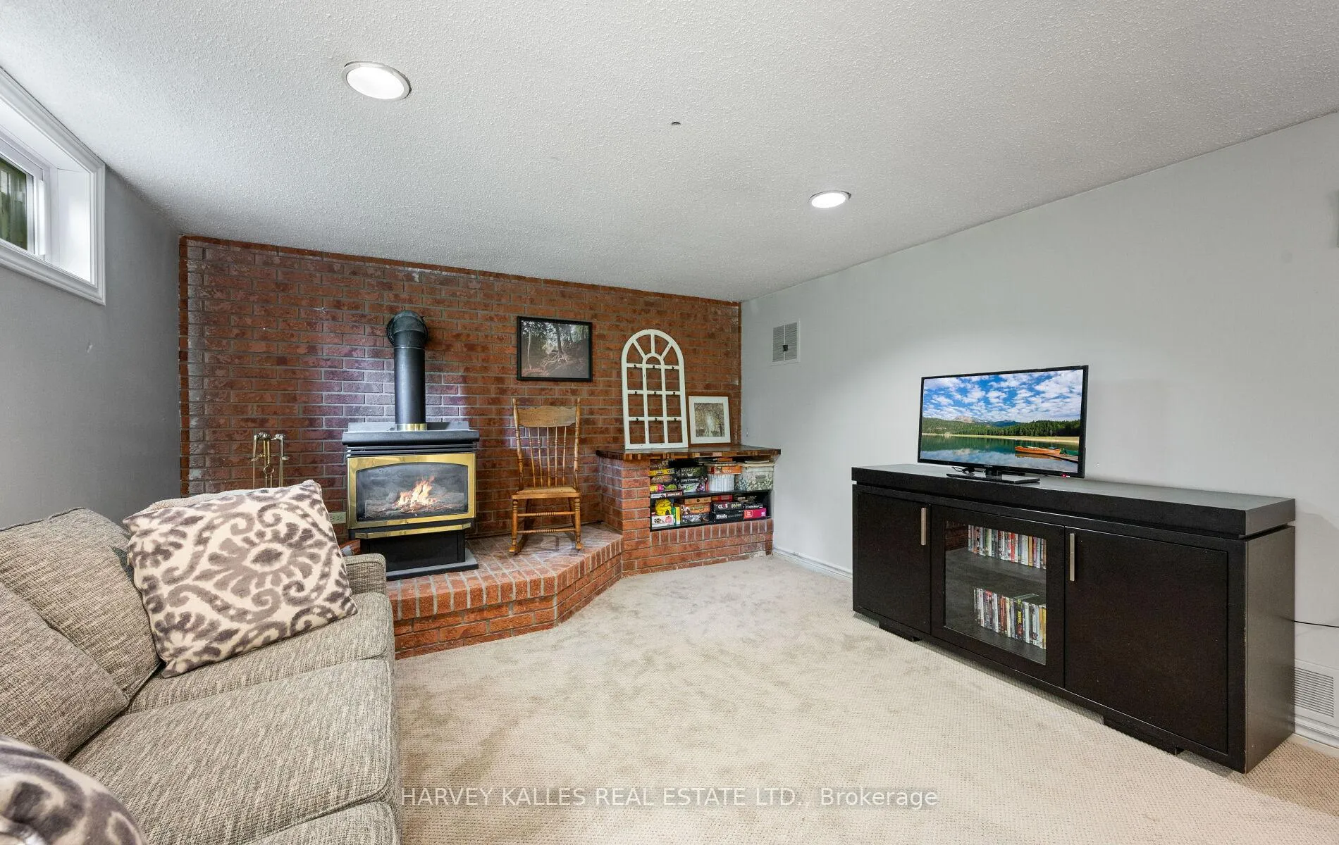 Photo 18 of 112 Dumble Avenue, Peterborough, Northcrest Ward 5 — HOMEH