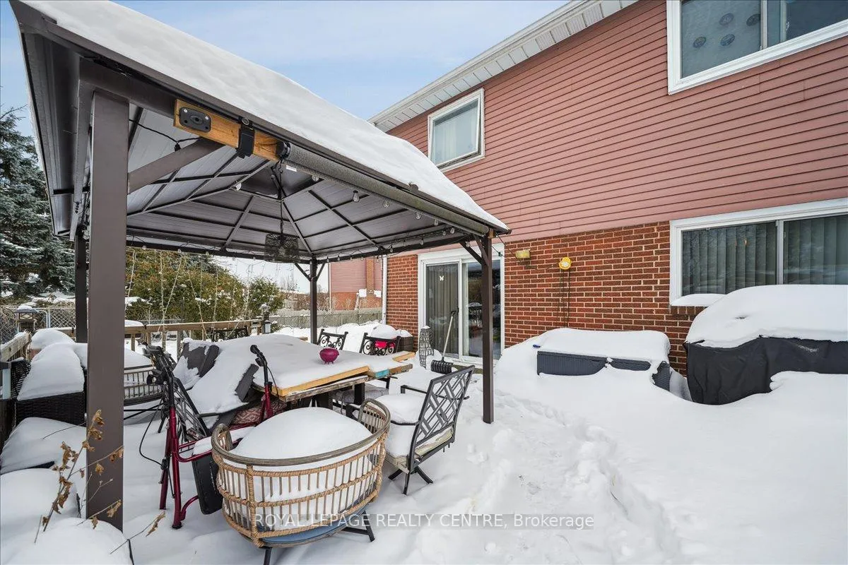 Photo 17 of 8 Judith Crescent, Brampton, Northgate — HOMEH