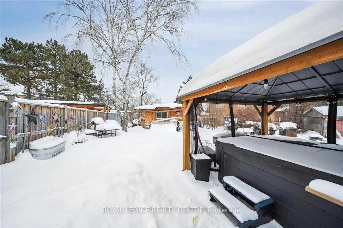 Photo 18 of 8 Judith Crescent, Brampton, Northgate — HOMEH