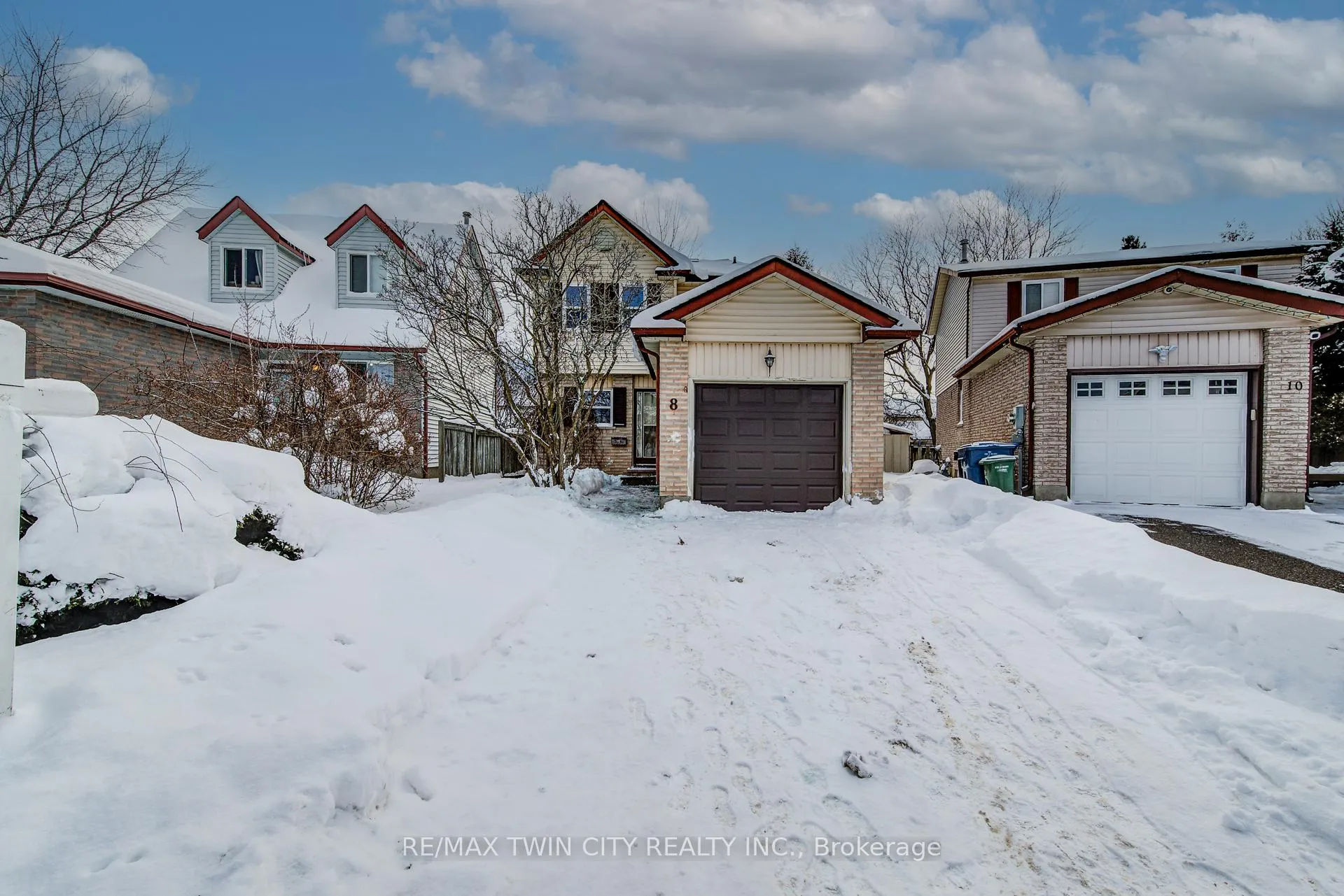 Photo 2 of 8 Laurelwood Court, Guelph, Kortright West — HOMEH