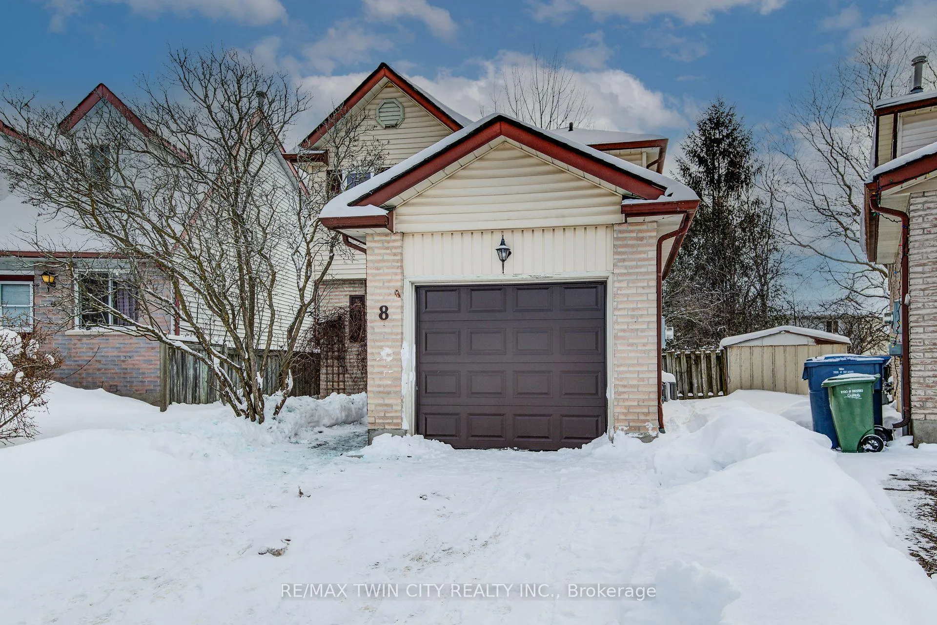 Photo 3 of 8 Laurelwood Court, Guelph, Kortright West — HOMEH