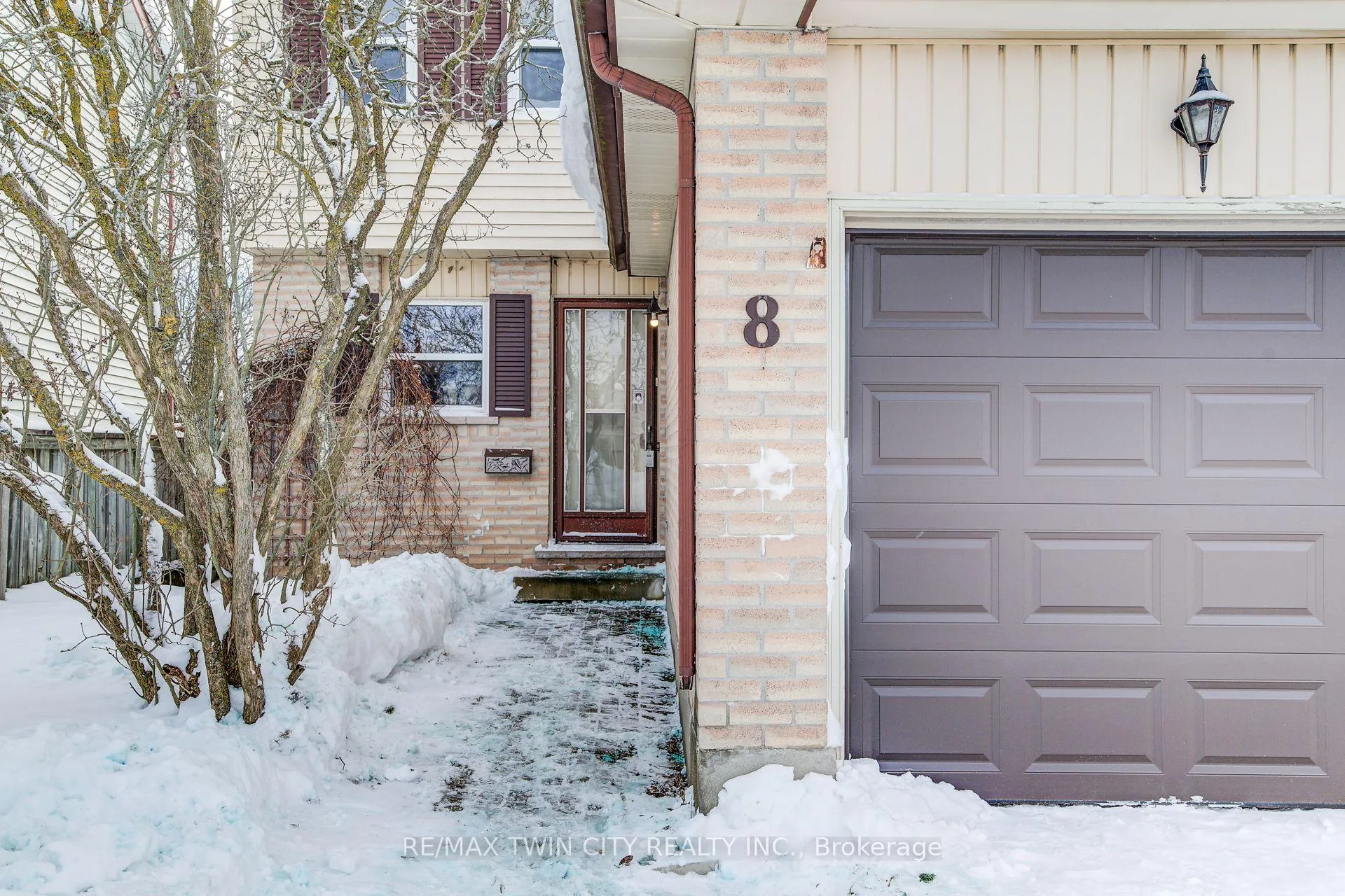 Photo 4 of 8 Laurelwood Court, Guelph, Kortright West — HOMEH