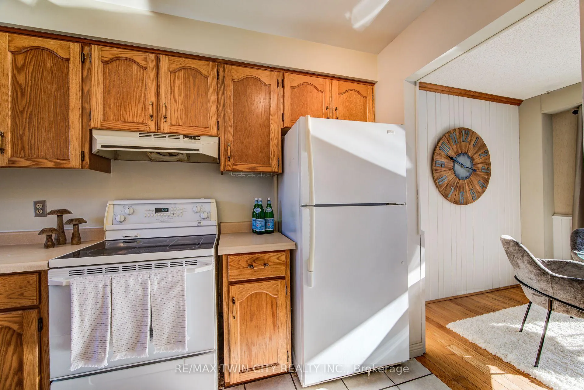 Photo 11 of 8 Laurelwood Court, Guelph, Kortright West — HOMEH