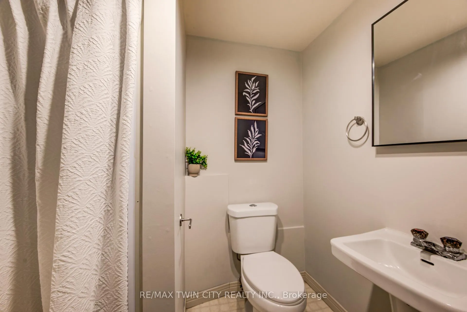Photo 32 of 8 Laurelwood Court, Guelph, Kortright West — HOMEH