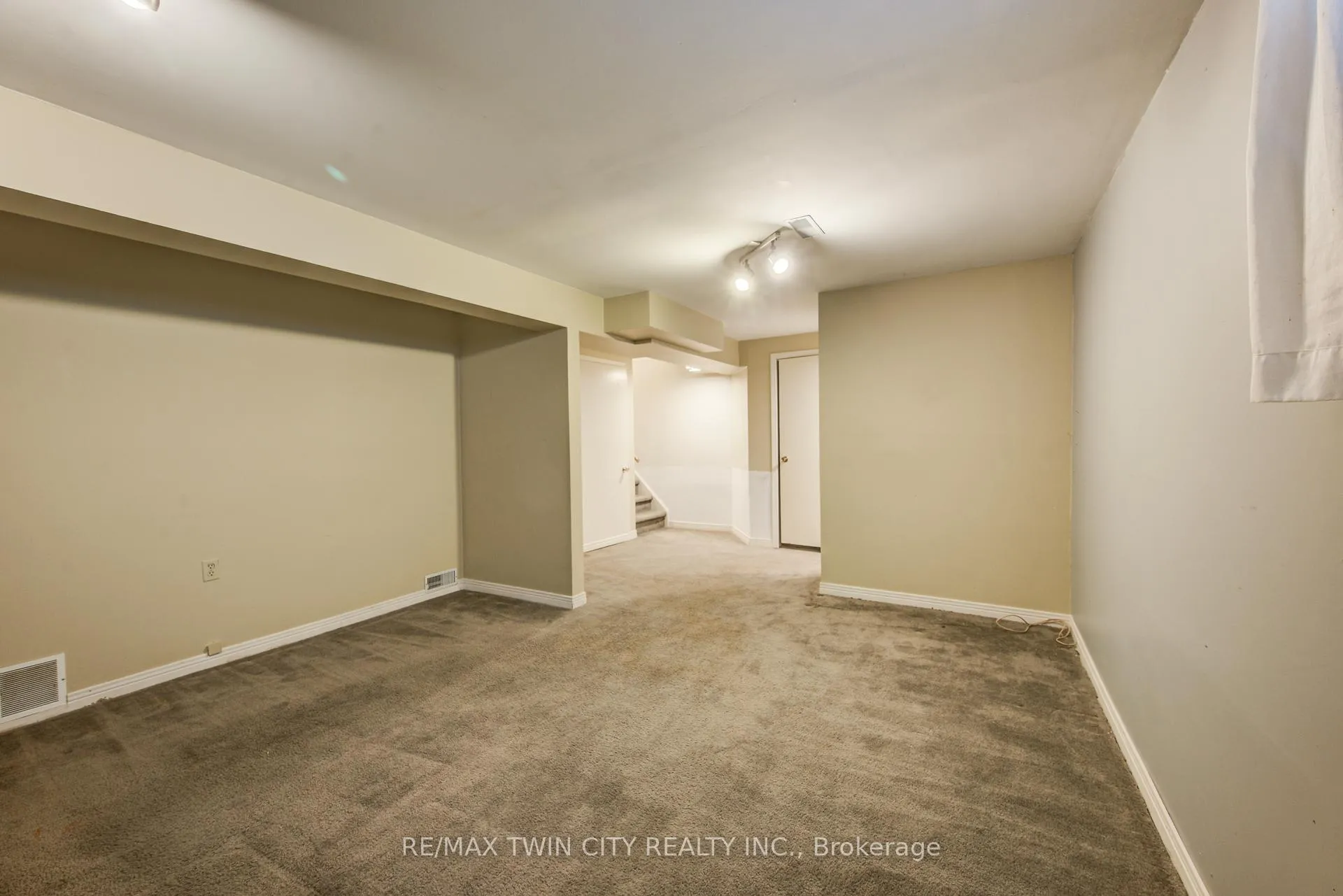 Photo 36 of 8 Laurelwood Court, Guelph, Kortright West — HOMEH