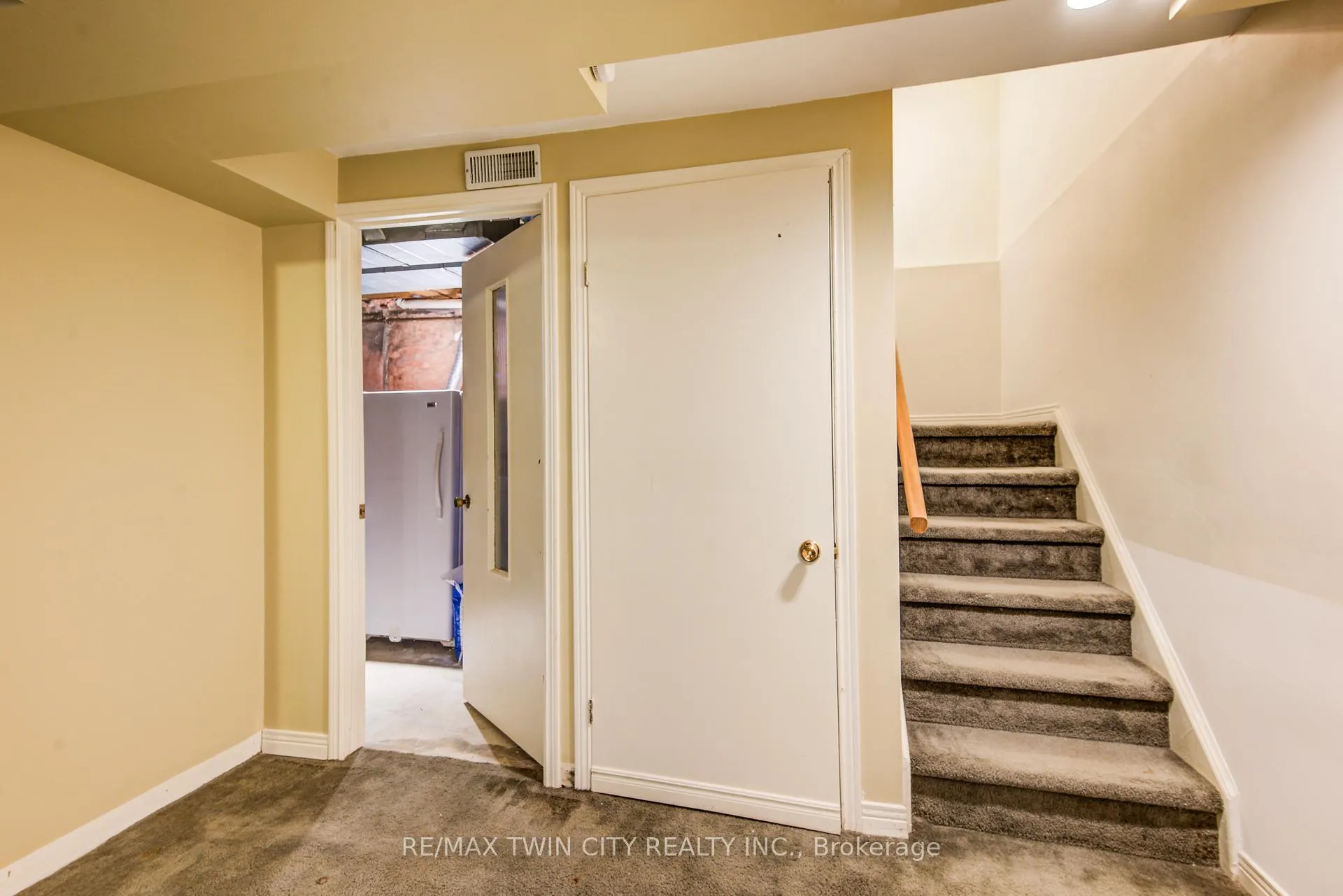 Photo 38 of 8 Laurelwood Court, Guelph, Kortright West — HOMEH