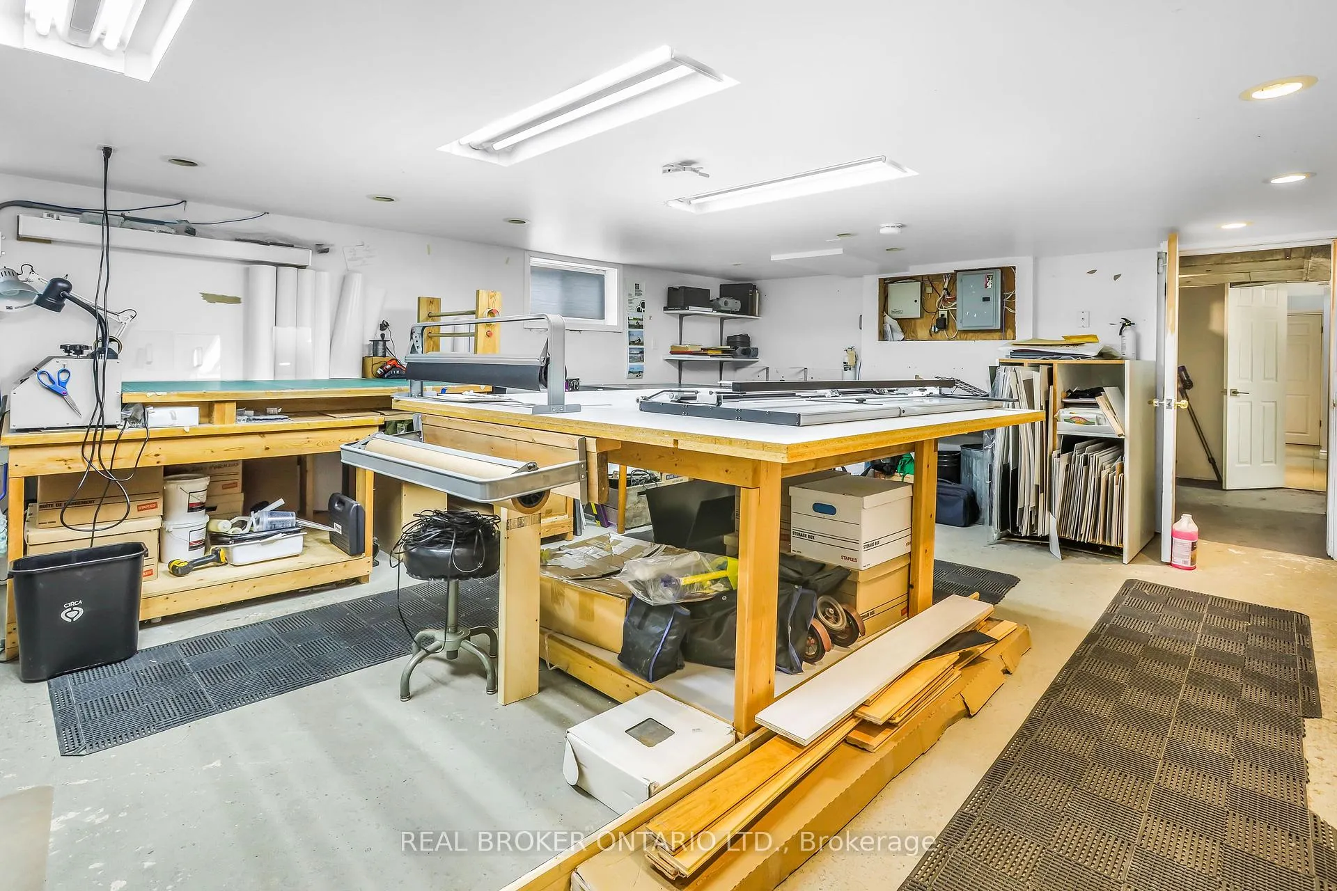 Photo 32 of 231 #8 Highway, Hamilton, Stoney Creek — HOMEH