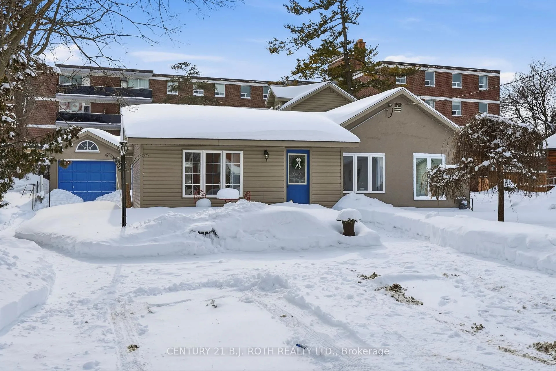 Photo 2 of 116 Burton Avenue, Barrie, Allandale — HOMEH