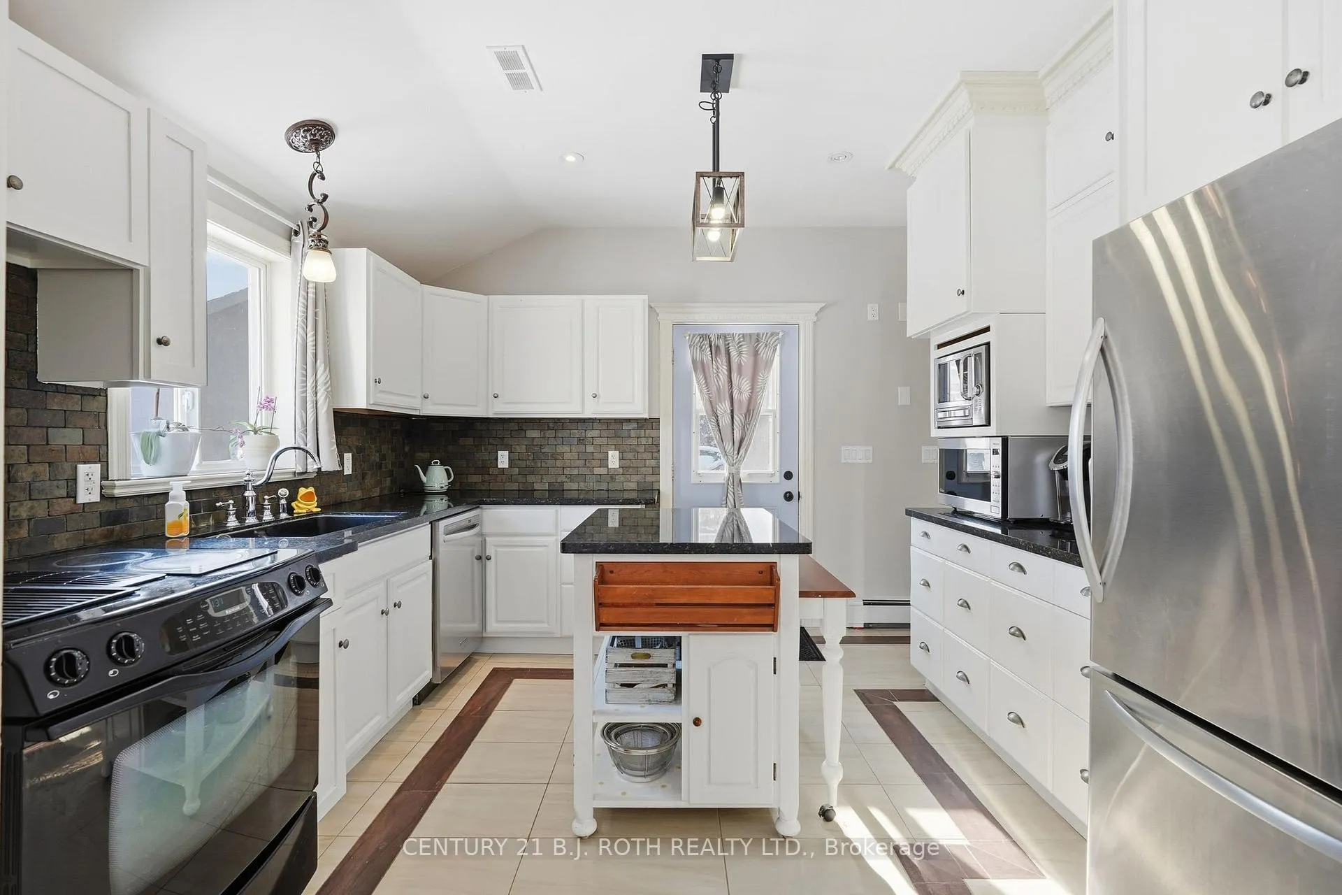 Photo 15 of 116 Burton Avenue, Barrie, Allandale — HOMEH