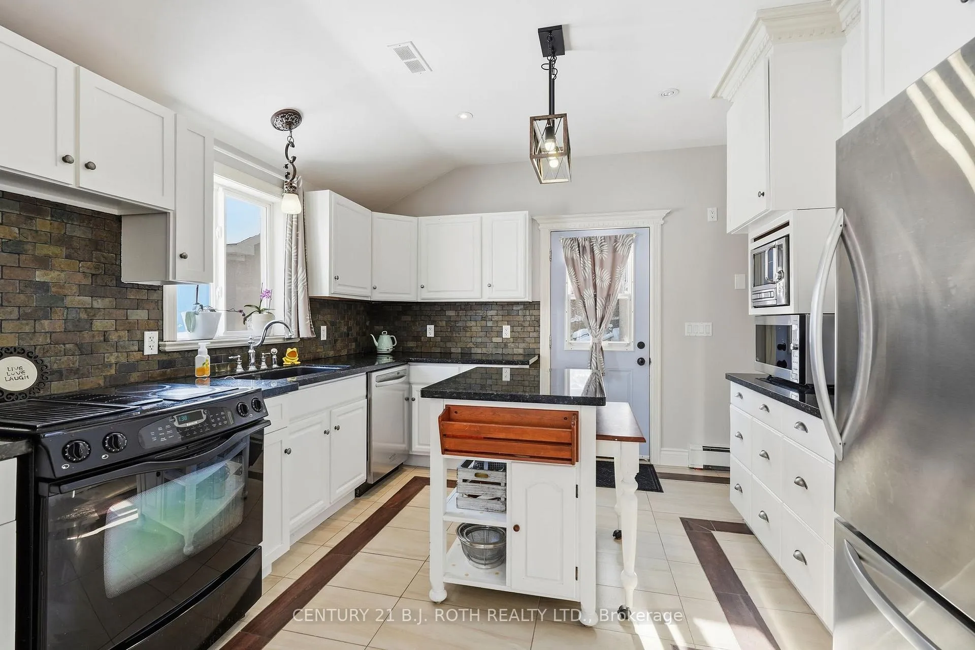 Photo 16 of 116 Burton Avenue, Barrie, Allandale — HOMEH