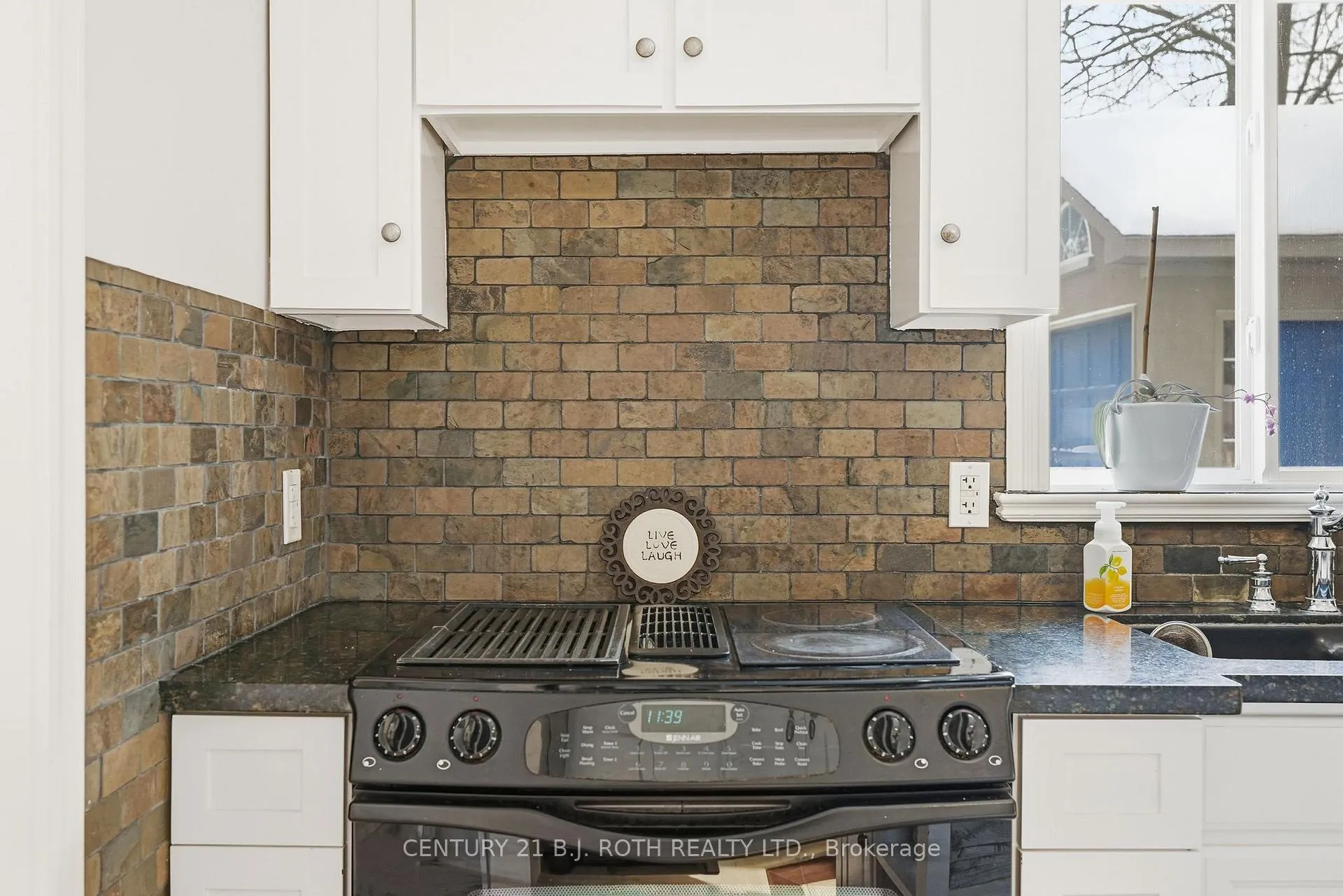 Photo 18 of 116 Burton Avenue, Barrie, Allandale — HOMEH