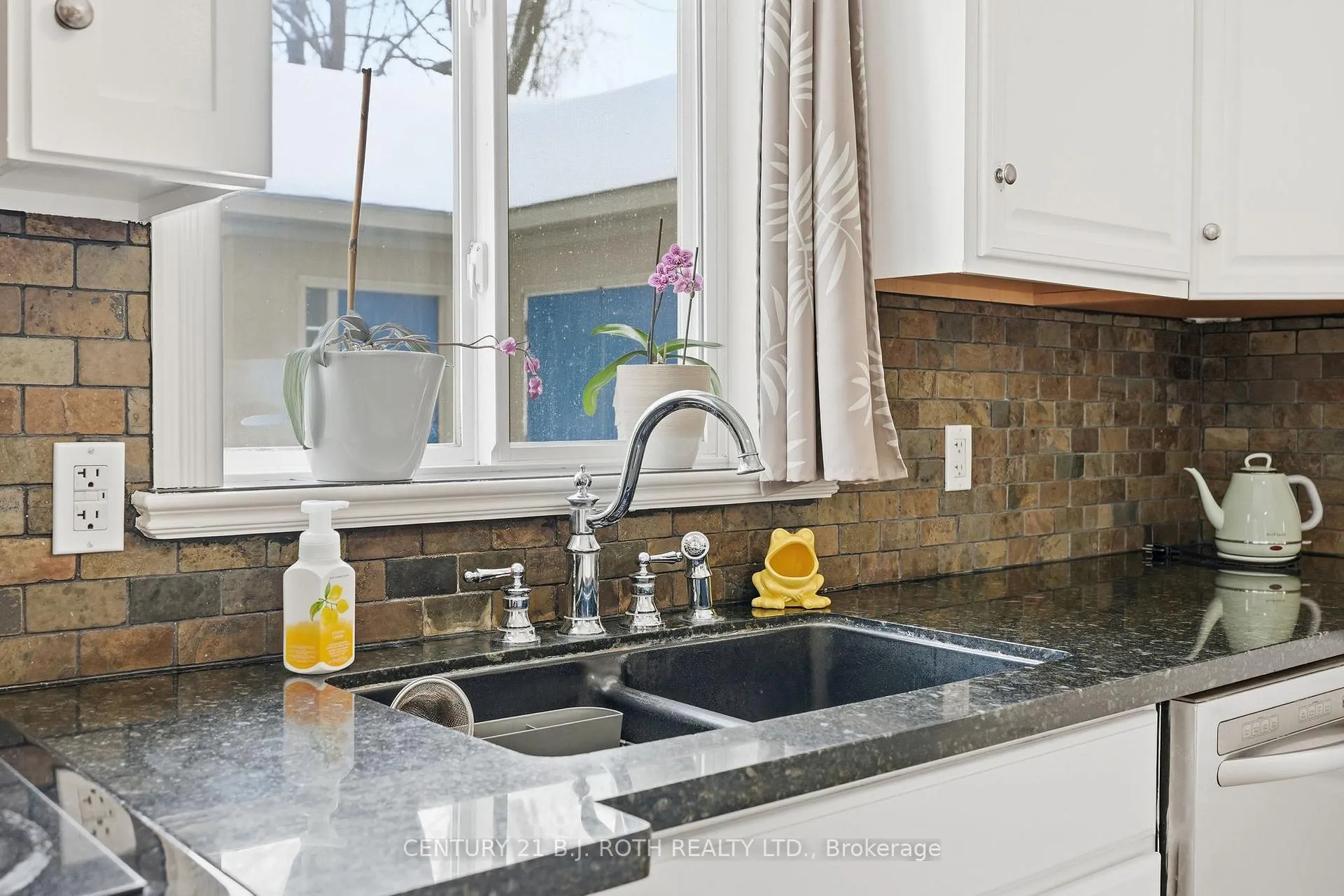 Photo 19 of 116 Burton Avenue, Barrie, Allandale — HOMEH