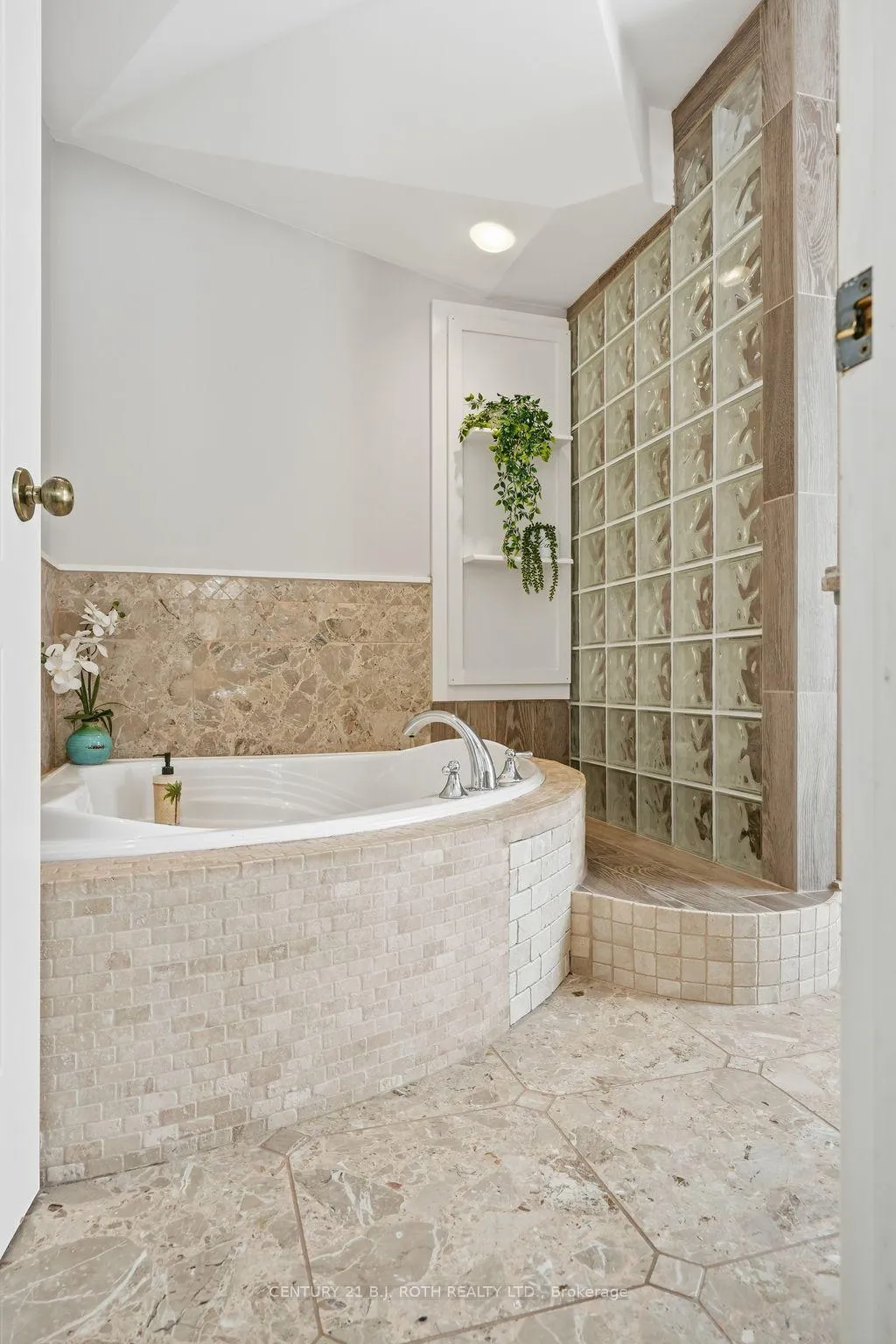 Photo 29 of 116 Burton Avenue, Barrie, Allandale — HOMEH