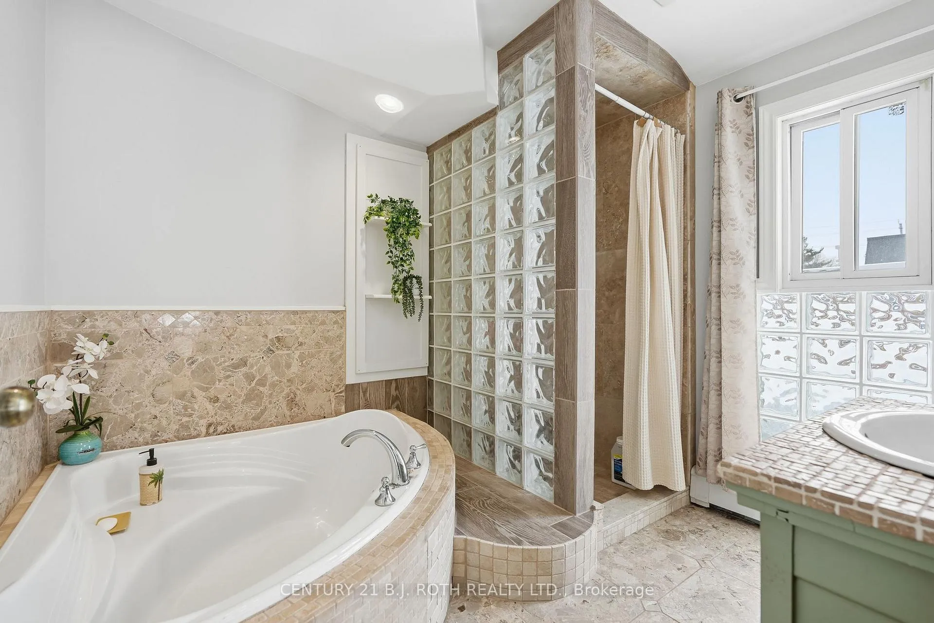 Photo 31 of 116 Burton Avenue, Barrie, Allandale — HOMEH
