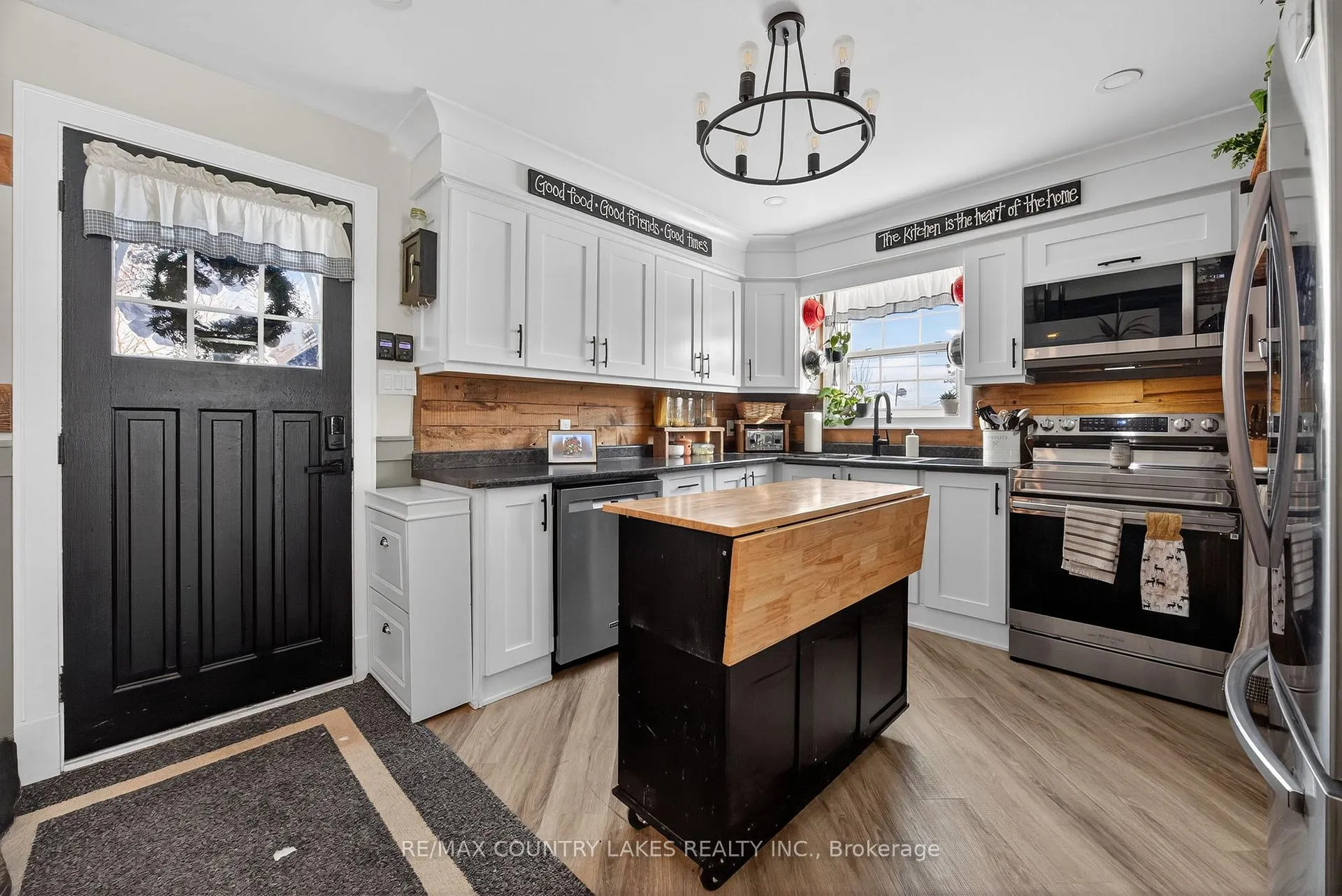 Photo 6 of 672 Simcoe Street, Brock, Beaverton — HOMEH